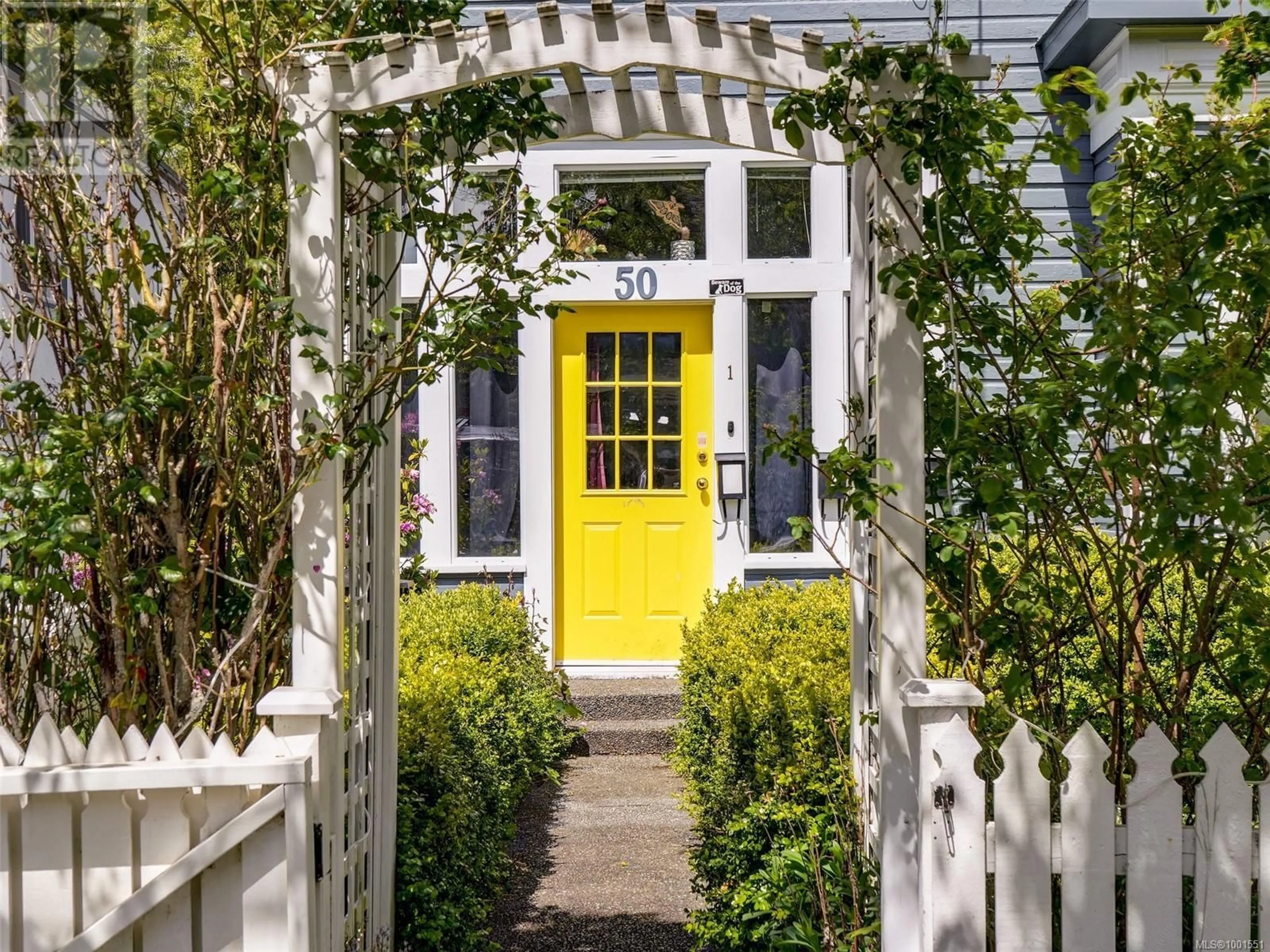 Indoor entryway for 50 SOUTH TURNER STREET, Victoria British Columbia V8V2J7
