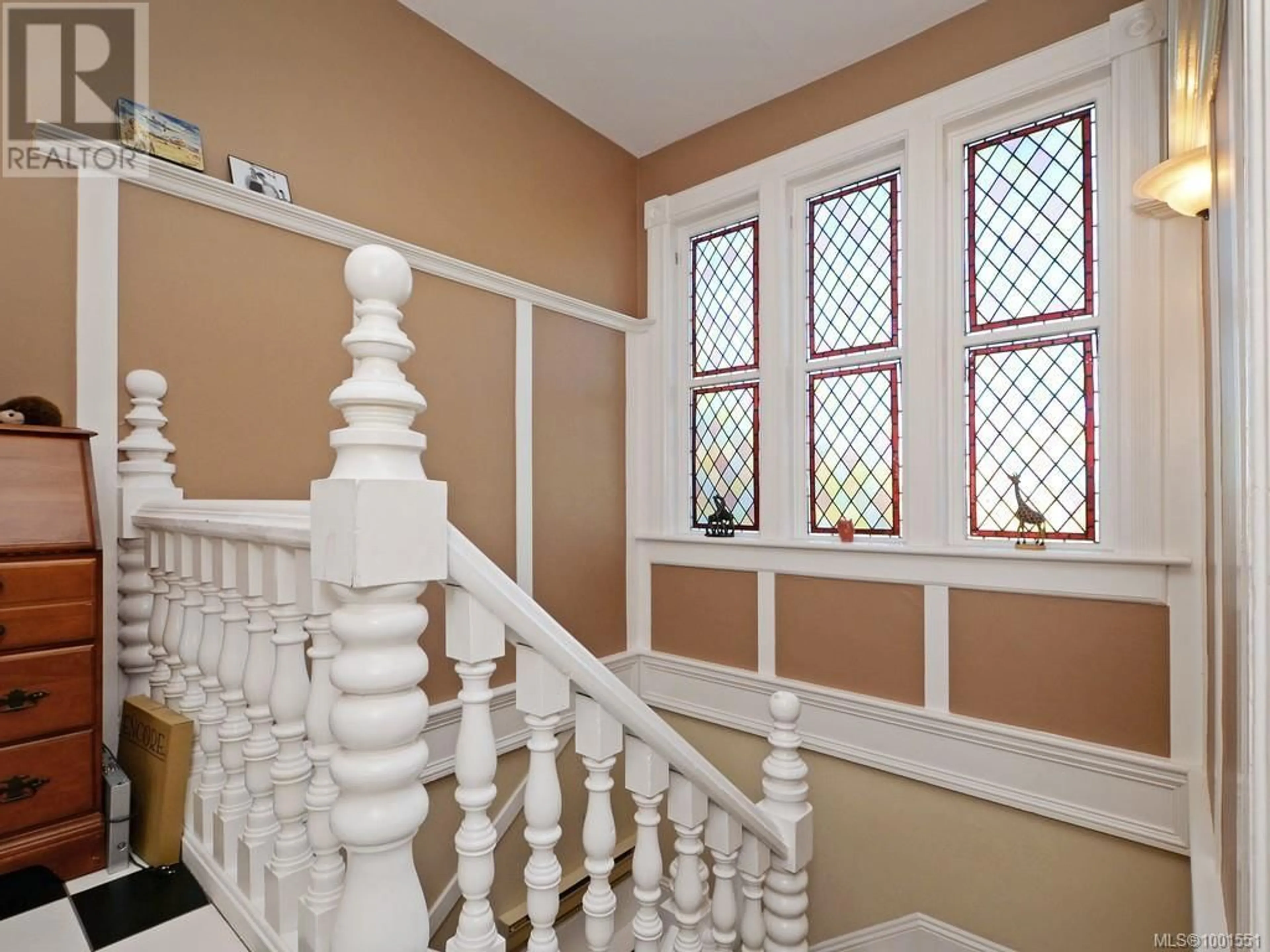 Indoor foyer for 50 SOUTH TURNER STREET, Victoria British Columbia V8V2J7