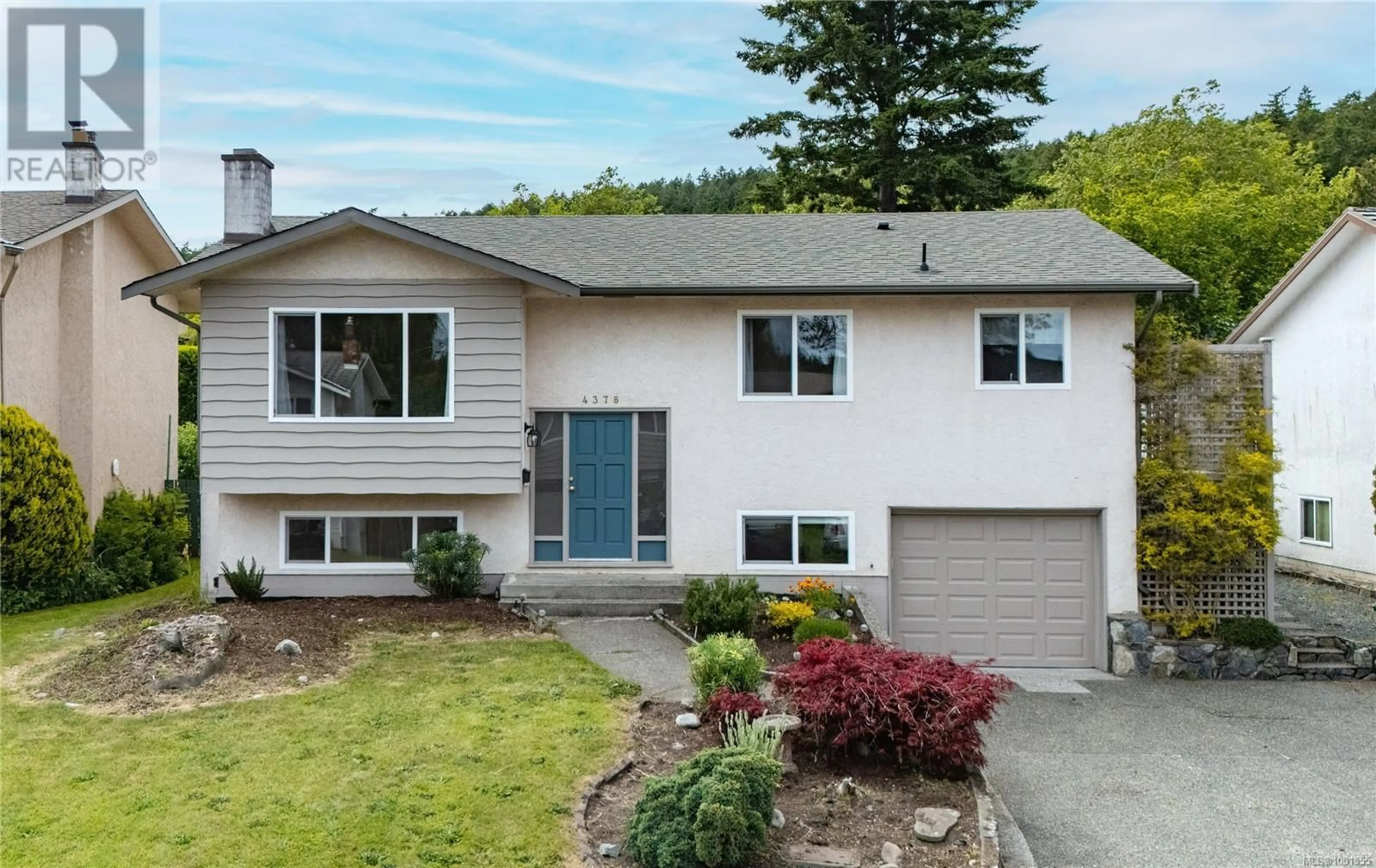 Home with vinyl exterior material, street for 4378 FIELDMONT PLACE, Saanich British Columbia V8N4Z3