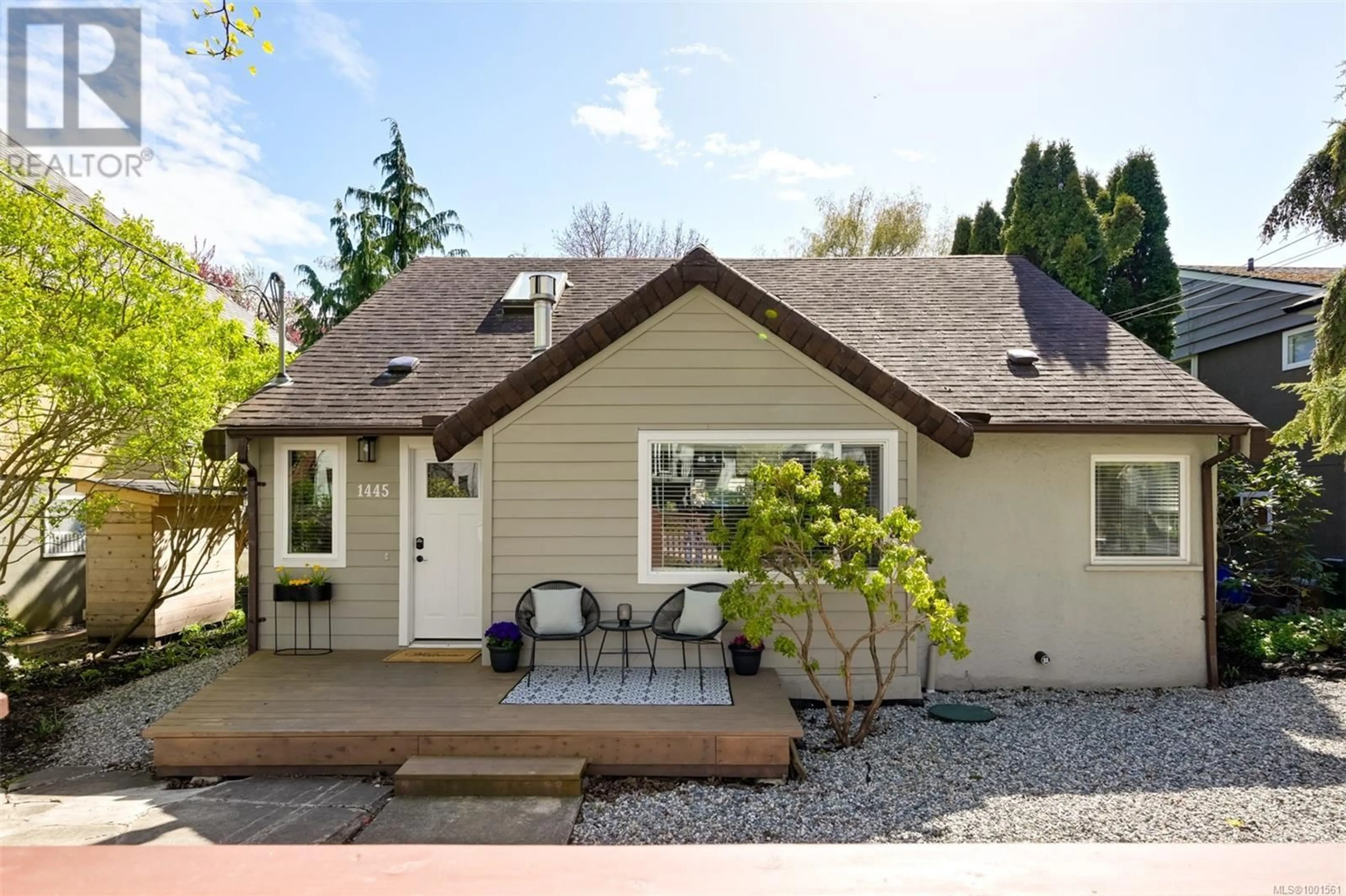 Home with vinyl exterior material, street for 1445 HAMLEY STREET, Victoria British Columbia V8S1M9