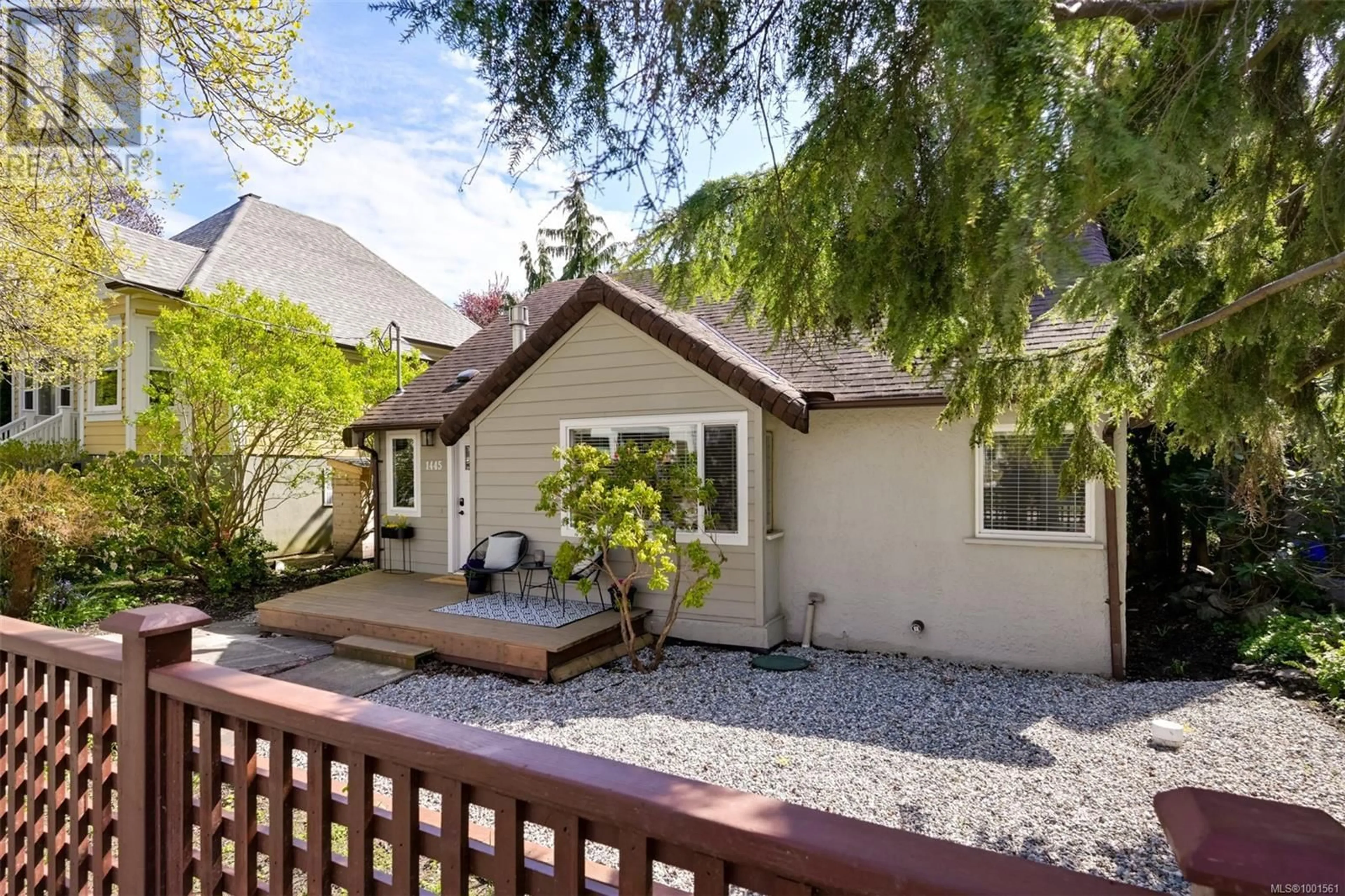 Home with vinyl exterior material, street for 1445 HAMLEY STREET, Victoria British Columbia V8S1M9