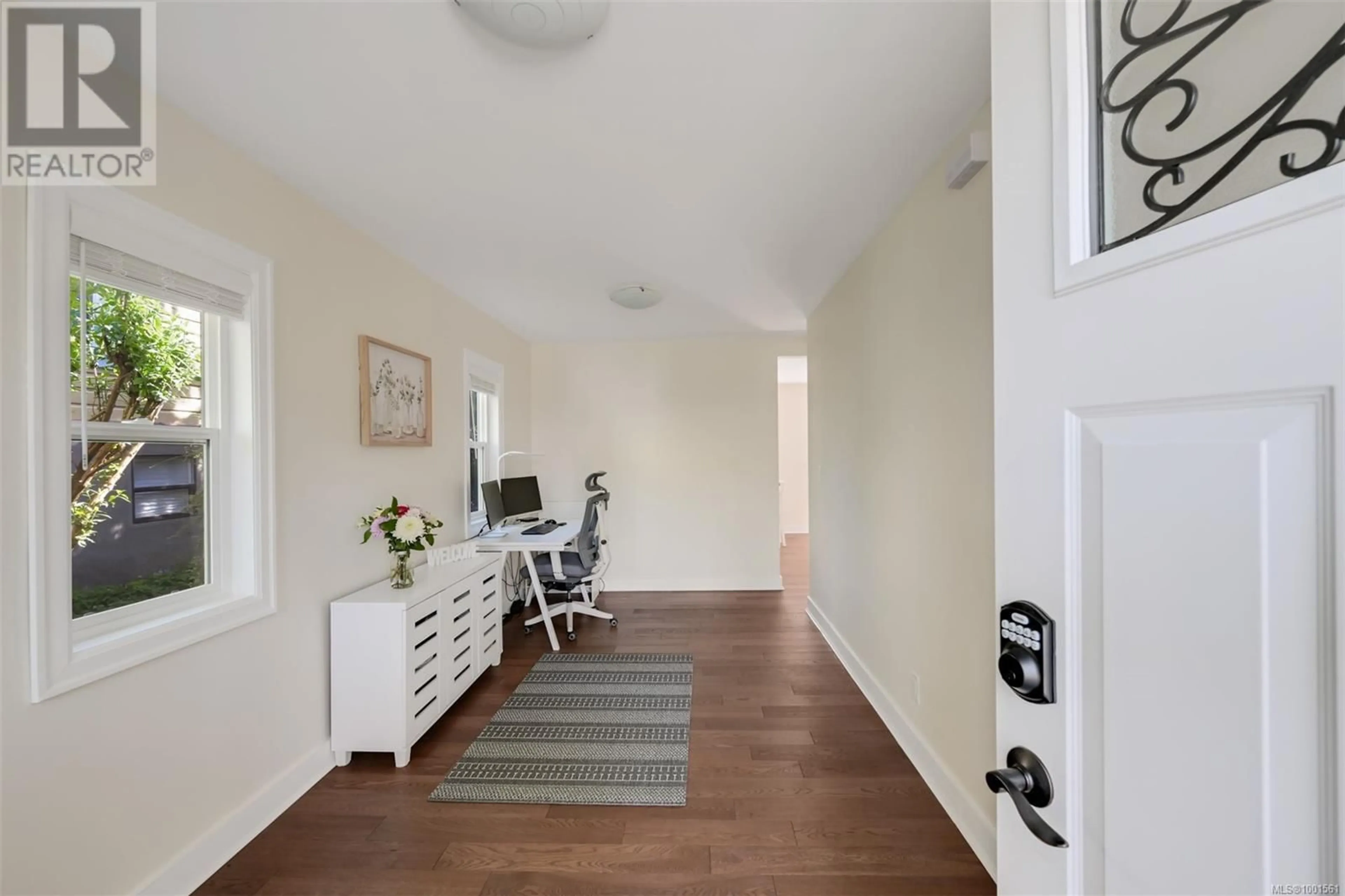 Indoor entryway for 1445 HAMLEY STREET, Victoria British Columbia V8S1M9