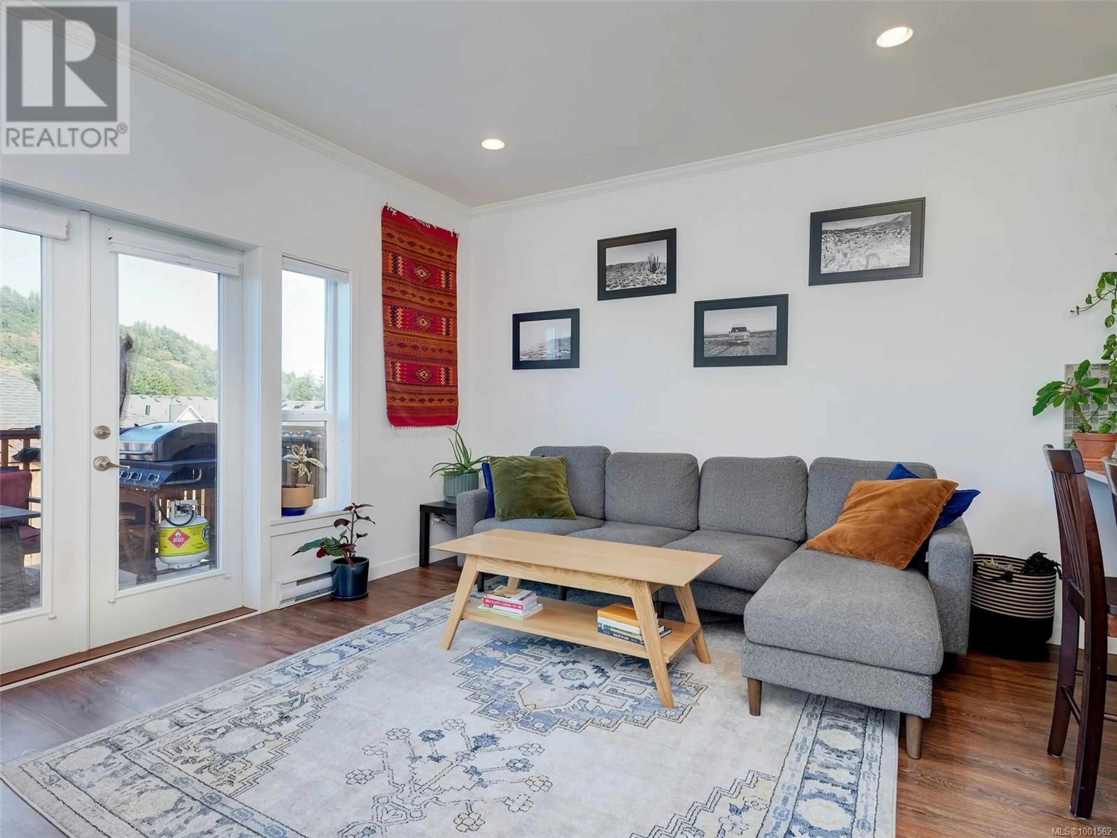 Living room with furniture, wood/laminate floor for 2976 TRESTLE PLACE, Langford British Columbia V9B0K6