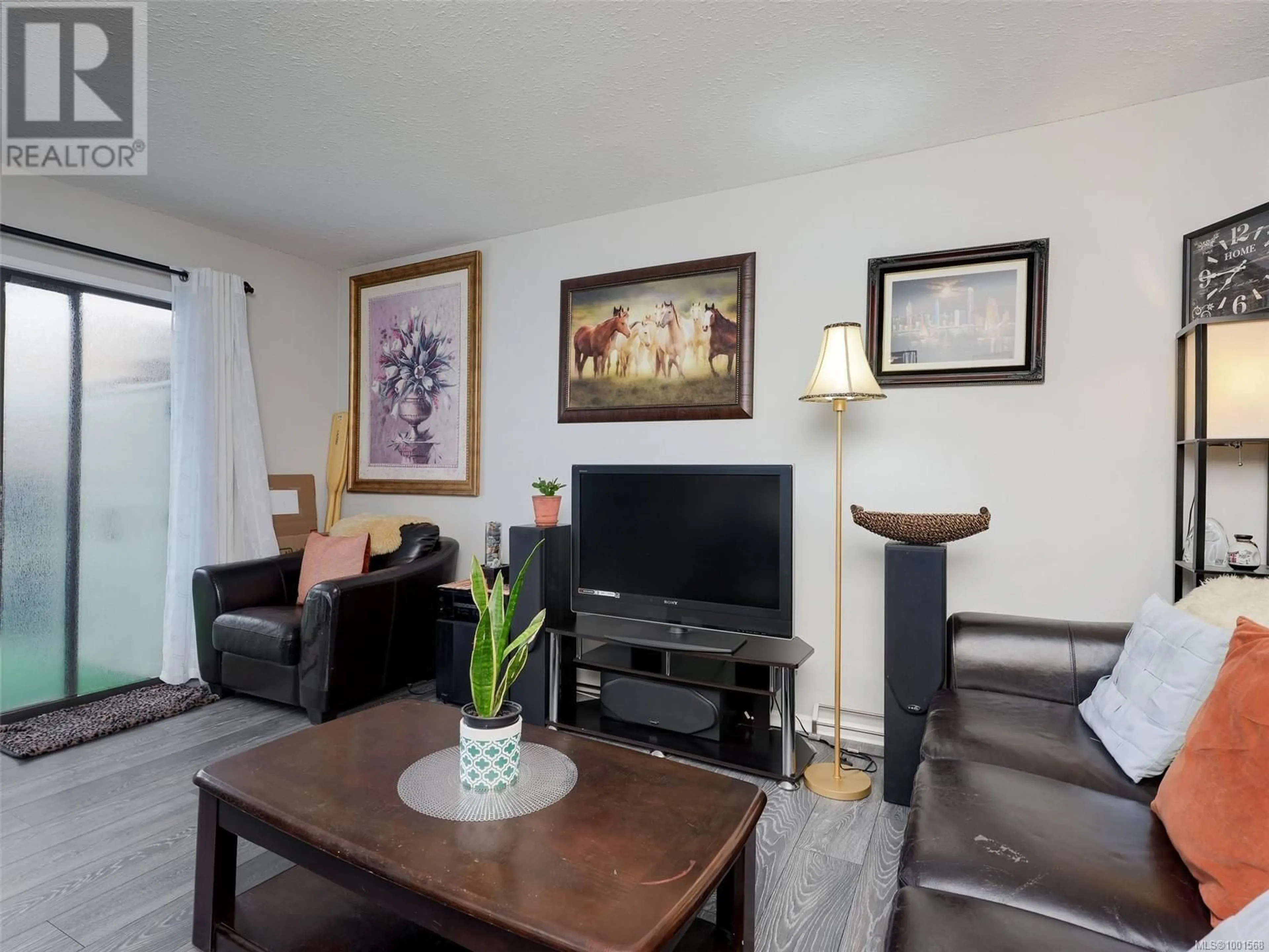 Living room with furniture, wood/laminate floor for 3 - 1506 ADMIRALS ROAD, View Royal British Columbia V9A7B1