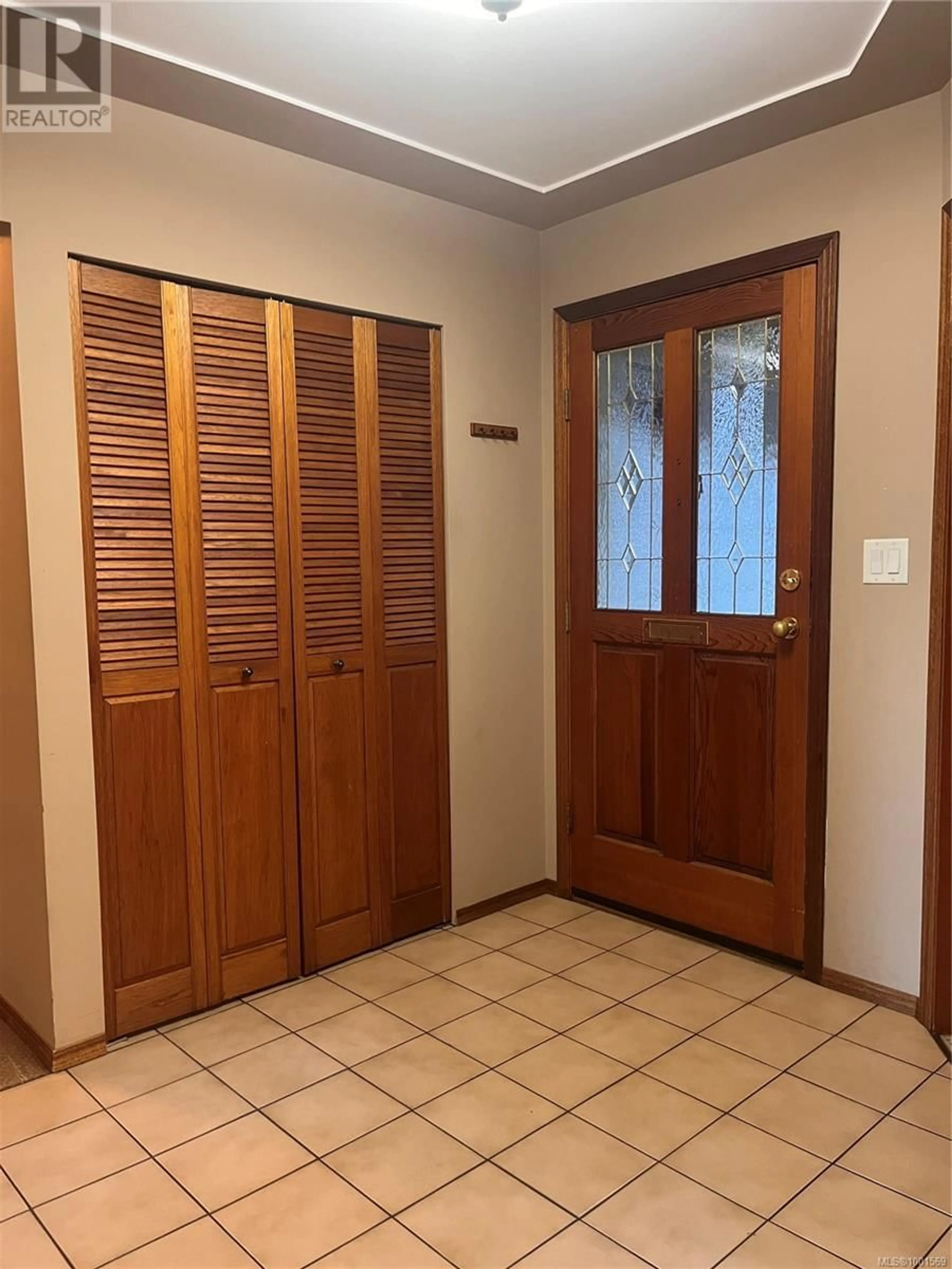 Indoor entryway for 2524 SOOKE ROAD, Colwood British Columbia V9B1X7