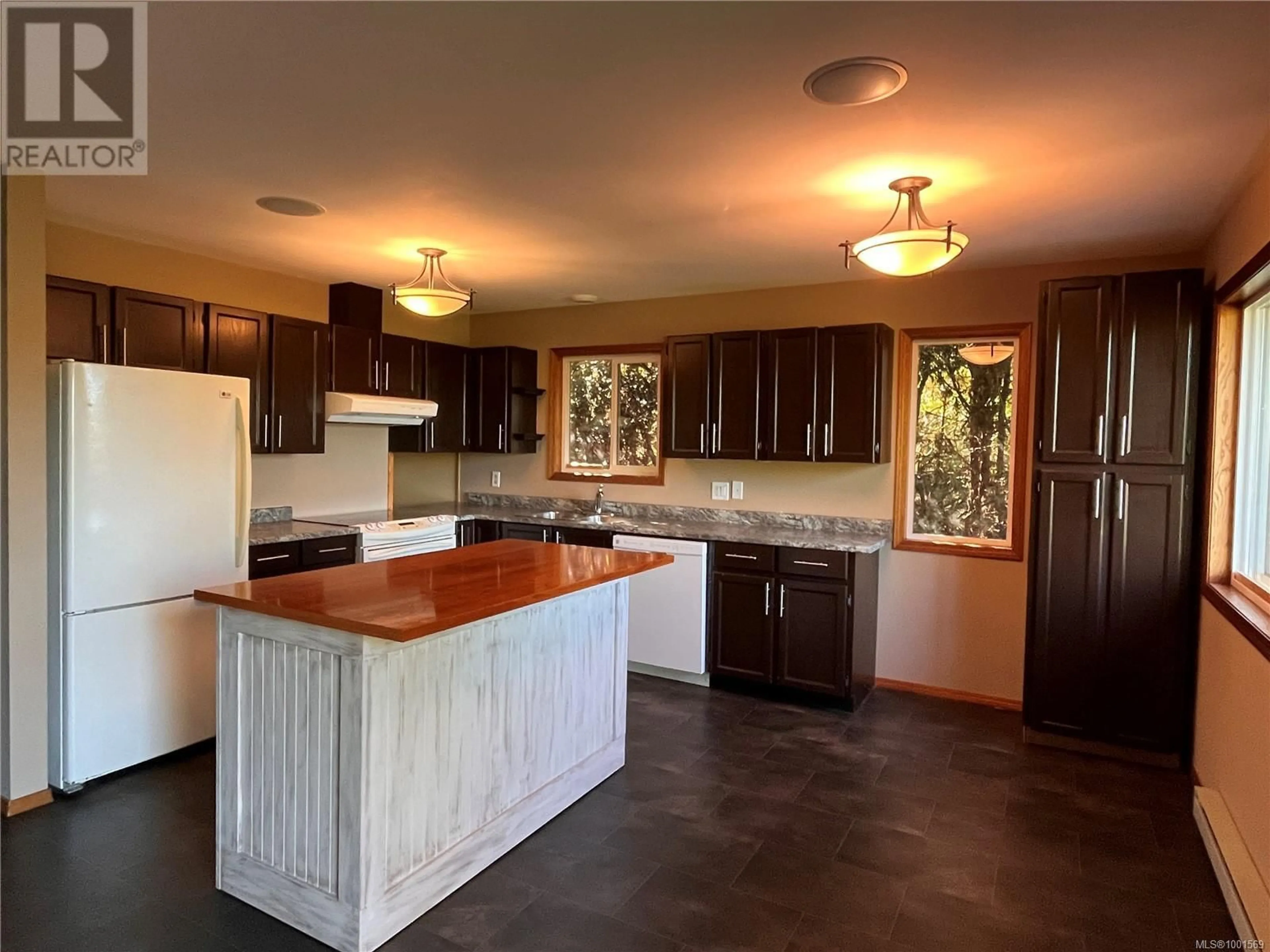 Open concept kitchen, unknown for 2524 SOOKE ROAD, Colwood British Columbia V9B1X7