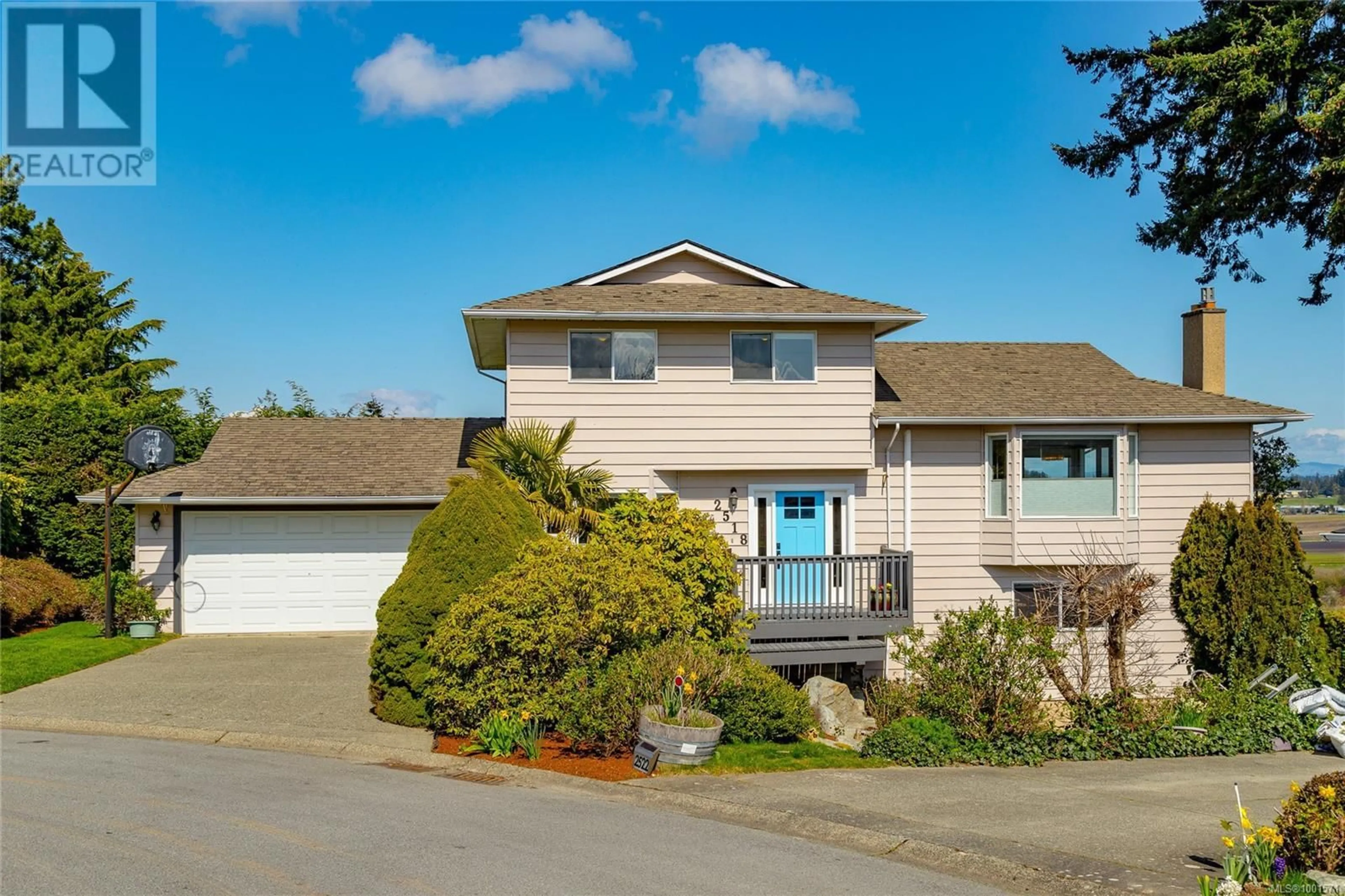 Home with vinyl exterior material, street for 2518 MONTE VISTA PLACE, Central Saanich British Columbia V8Z6Y3