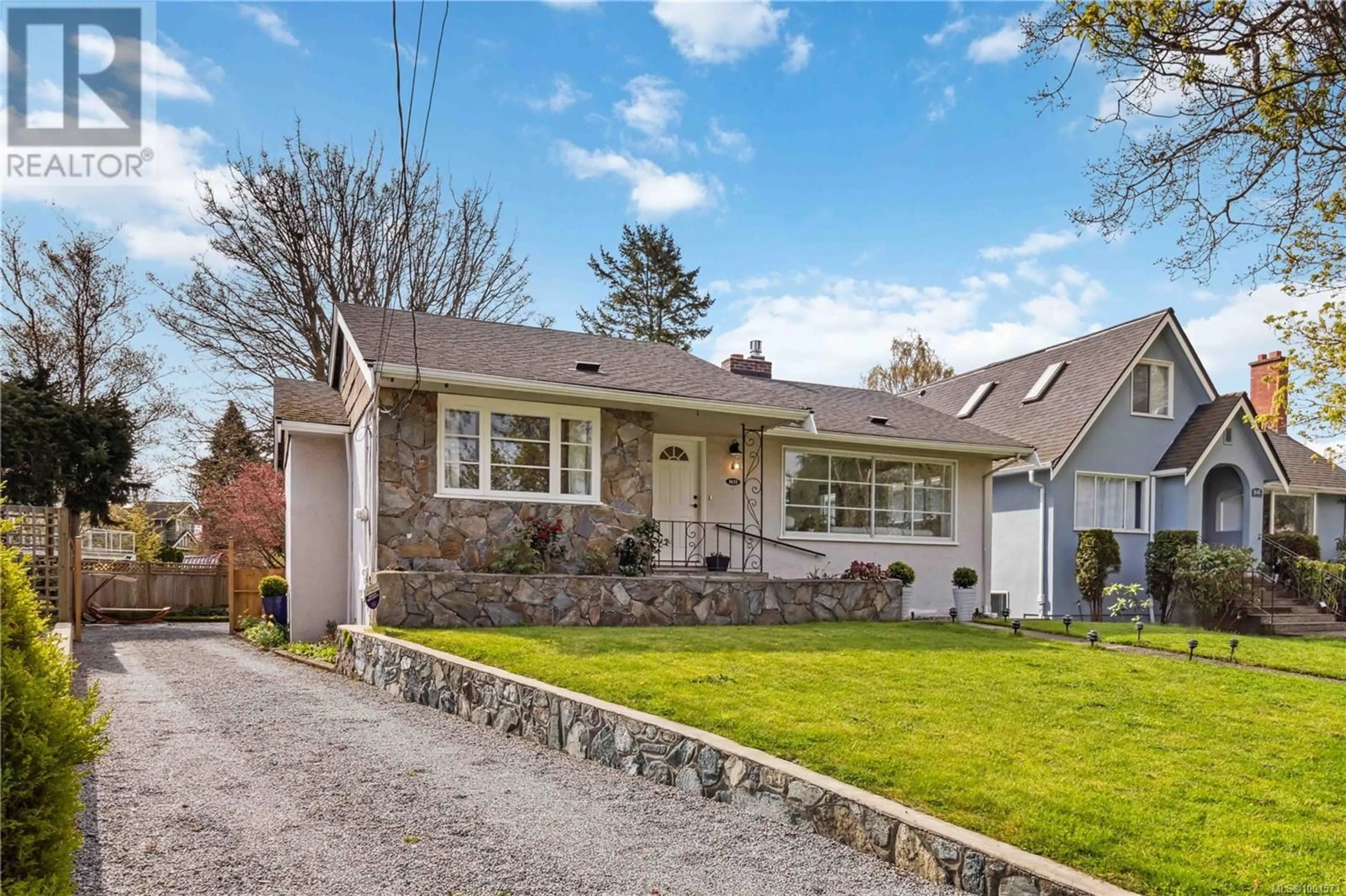 Home with vinyl exterior material, street for 1651 FAIRFIELD ROAD, Victoria British Columbia V8S1G4