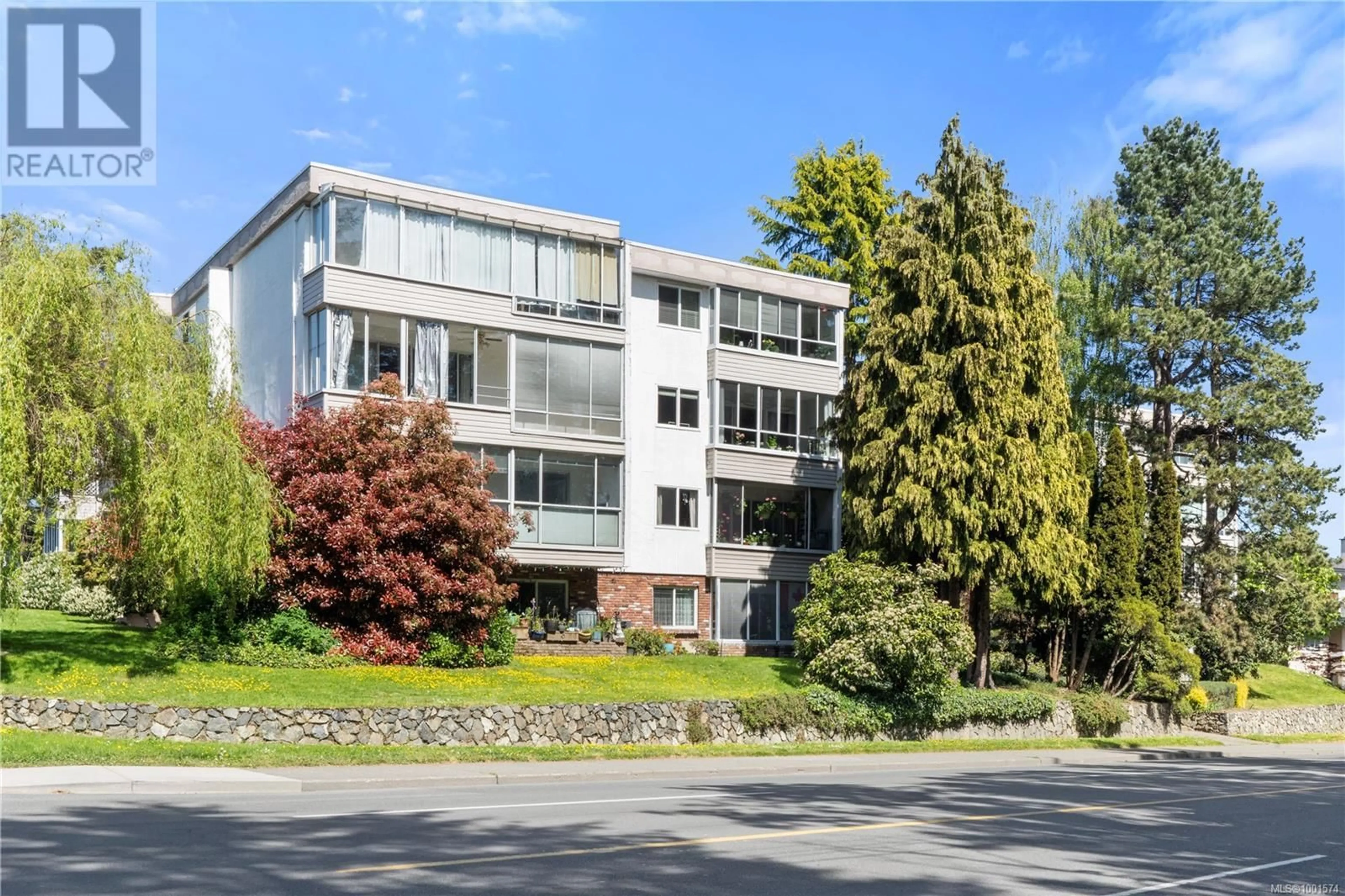 Unknown for 403 - 190 GORGE ROAD WEST, Saanich British Columbia V9A1M4