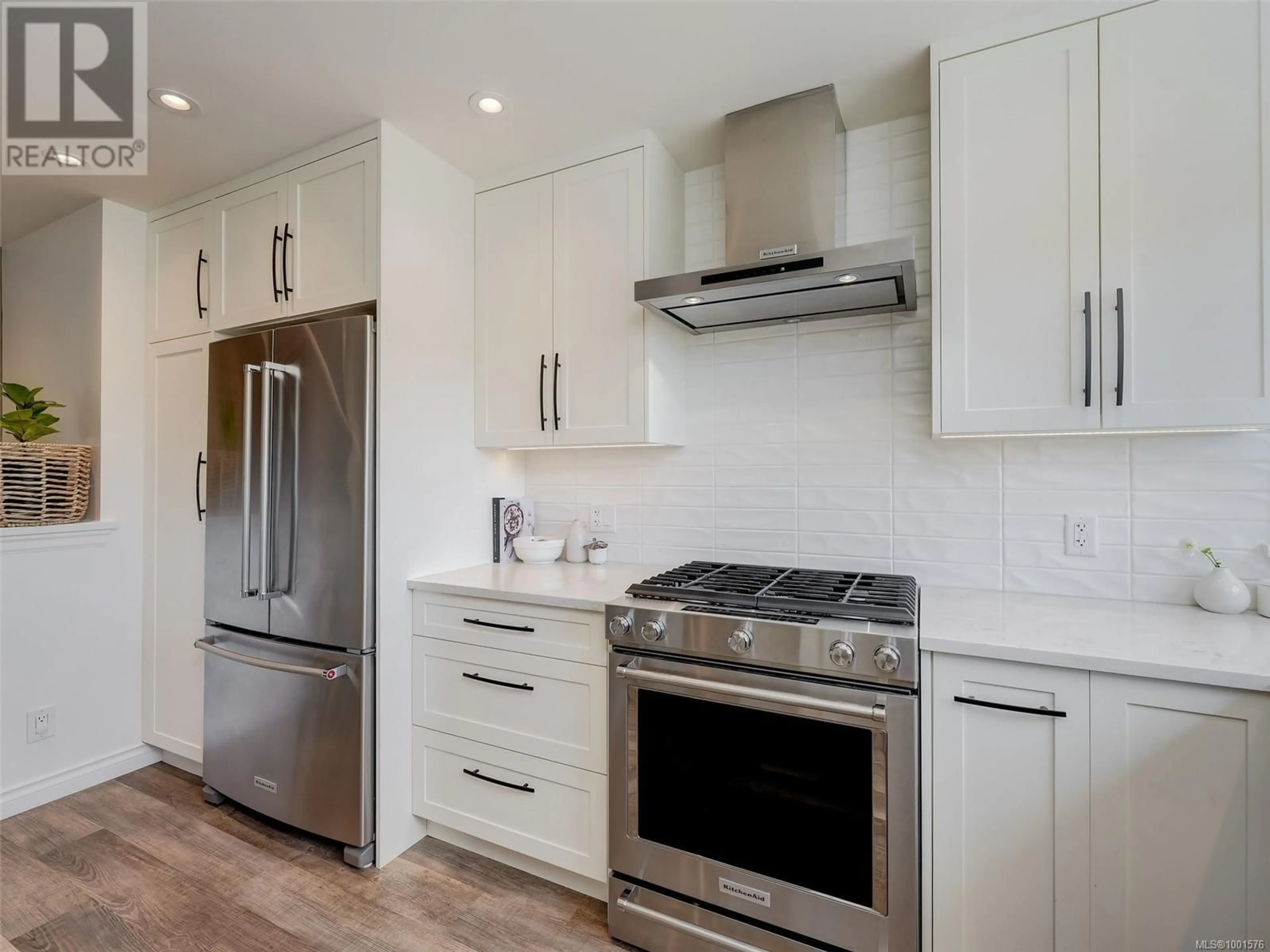Unknown for 354 GORGE ROAD WEST, Saanich British Columbia V9A1M8