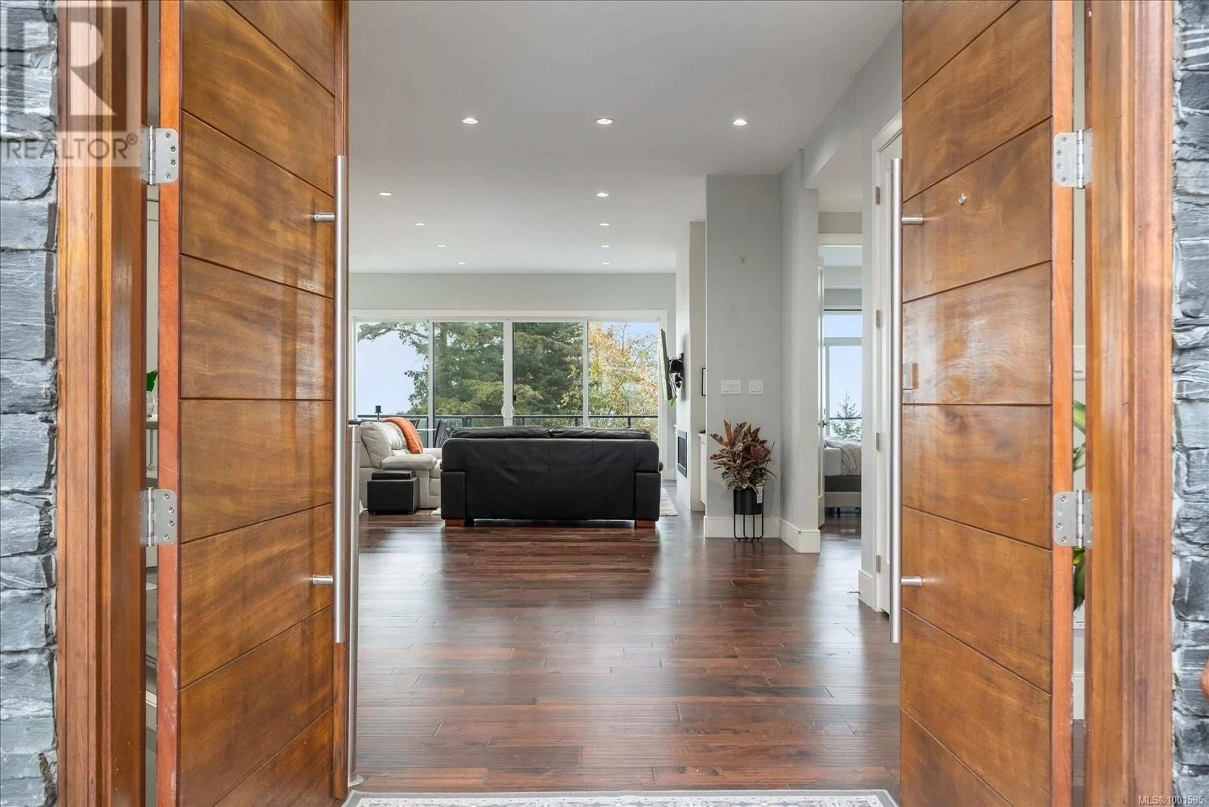Indoor entryway for 4696 LAGUNA WAY, Nanaimo British Columbia V9T0A7