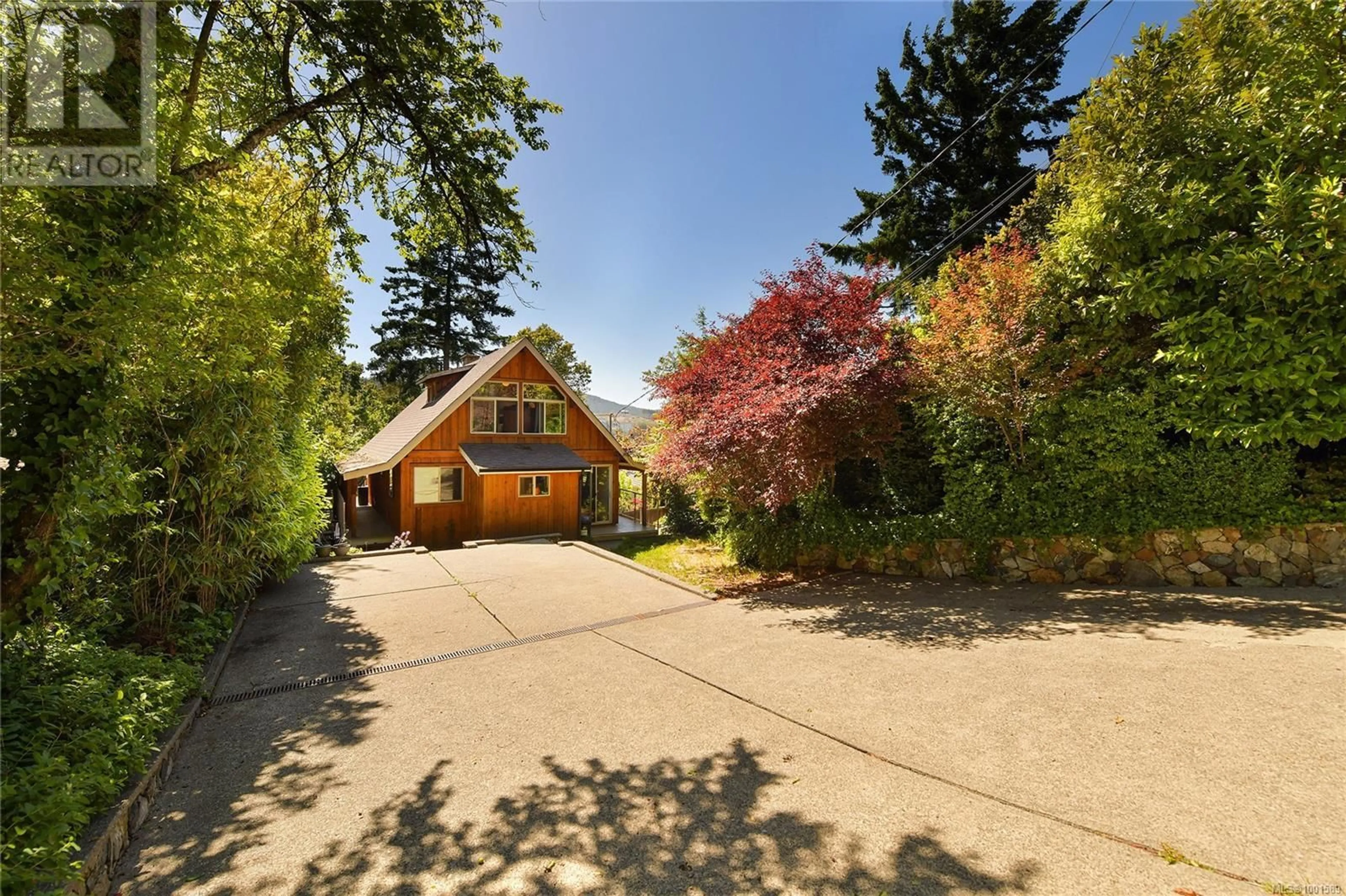 A pic from outside/outdoor area/front of a property/back of a property/a pic from drone, street for 2874 LEIGH ROAD, Langford British Columbia V9B4G3