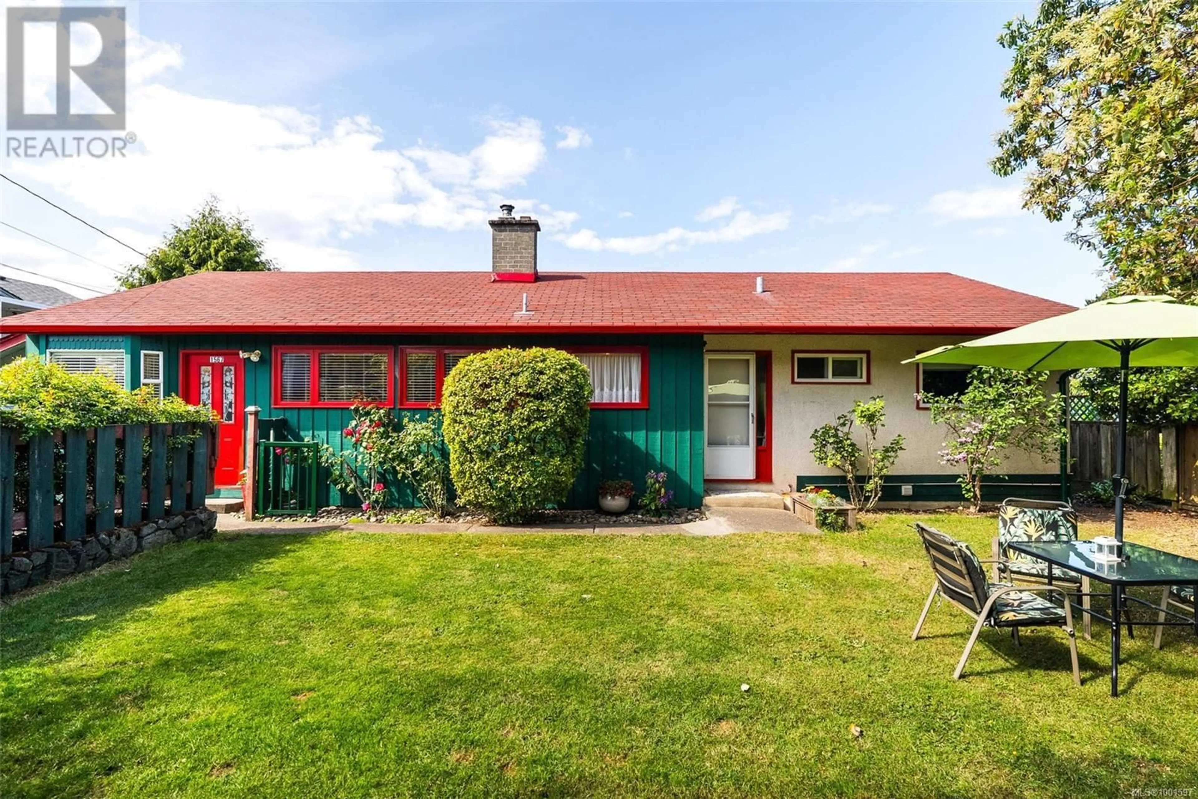 Home with vinyl exterior material, street for 1567 CHARLOTTE STREET, Crofton British Columbia V0R1R0