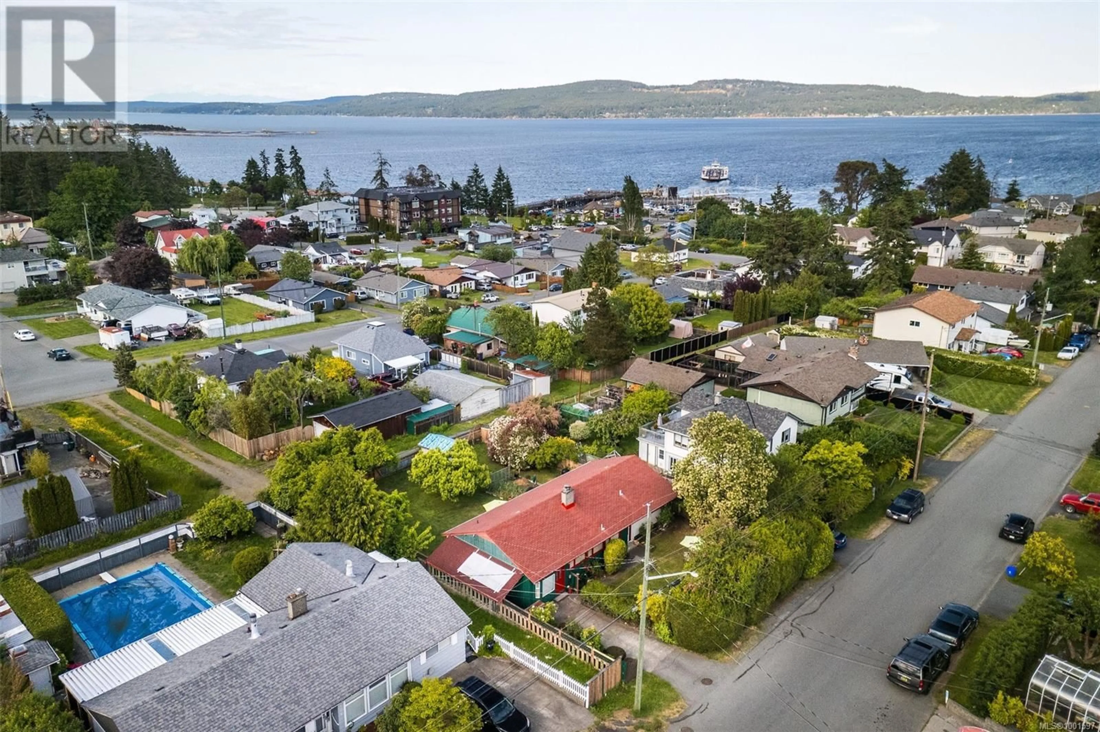 A pic from outside/outdoor area/front of a property/back of a property/a pic from drone, water/lake/river/ocean view for 1567 CHARLOTTE STREET, Crofton British Columbia V0R1R0