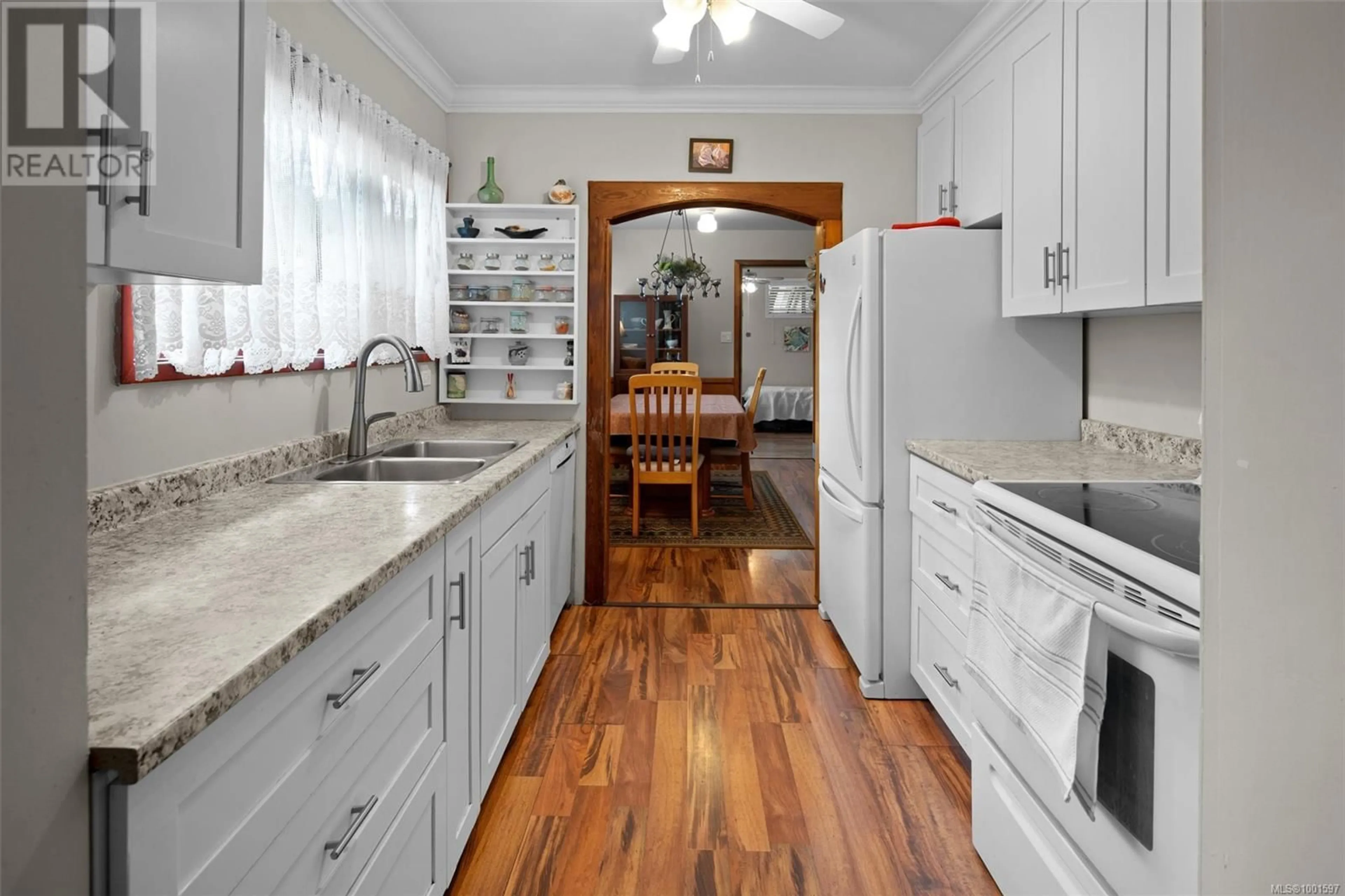 Standard kitchen, ceramic/tile floor for 1567 CHARLOTTE STREET, Crofton British Columbia V0R1R0
