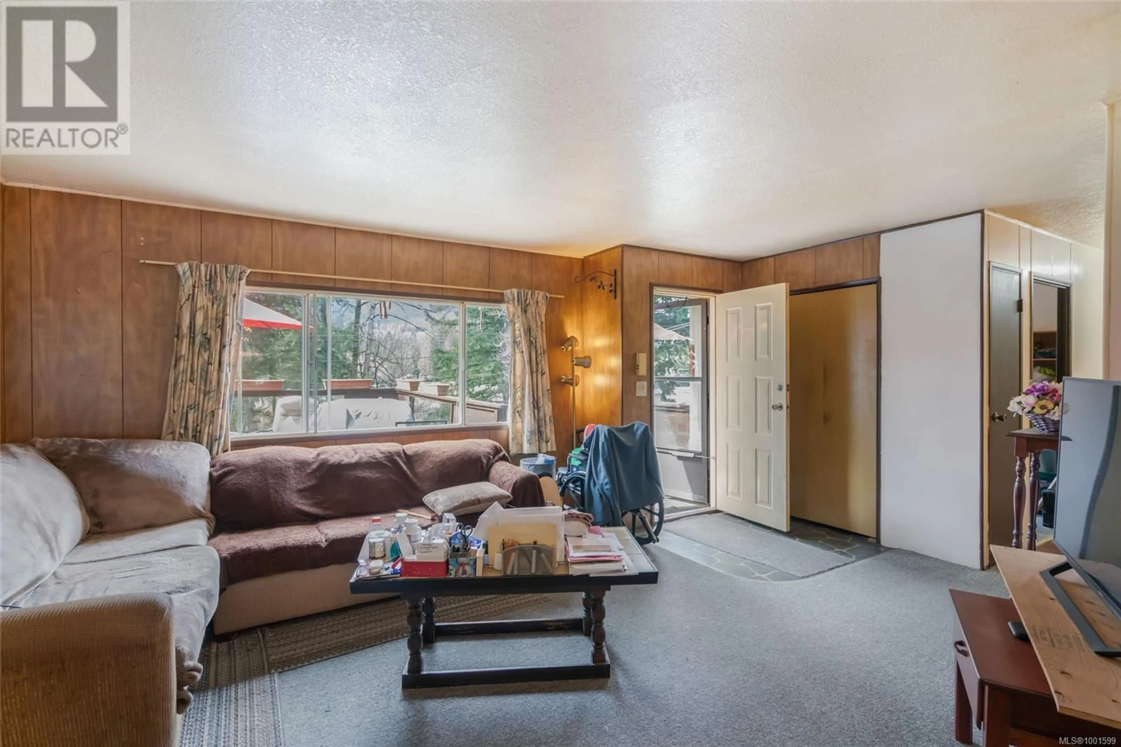 Living room with furniture, unknown for 1242 NANAIMO LAKES ROAD, Nanaimo British Columbia V9R5P4