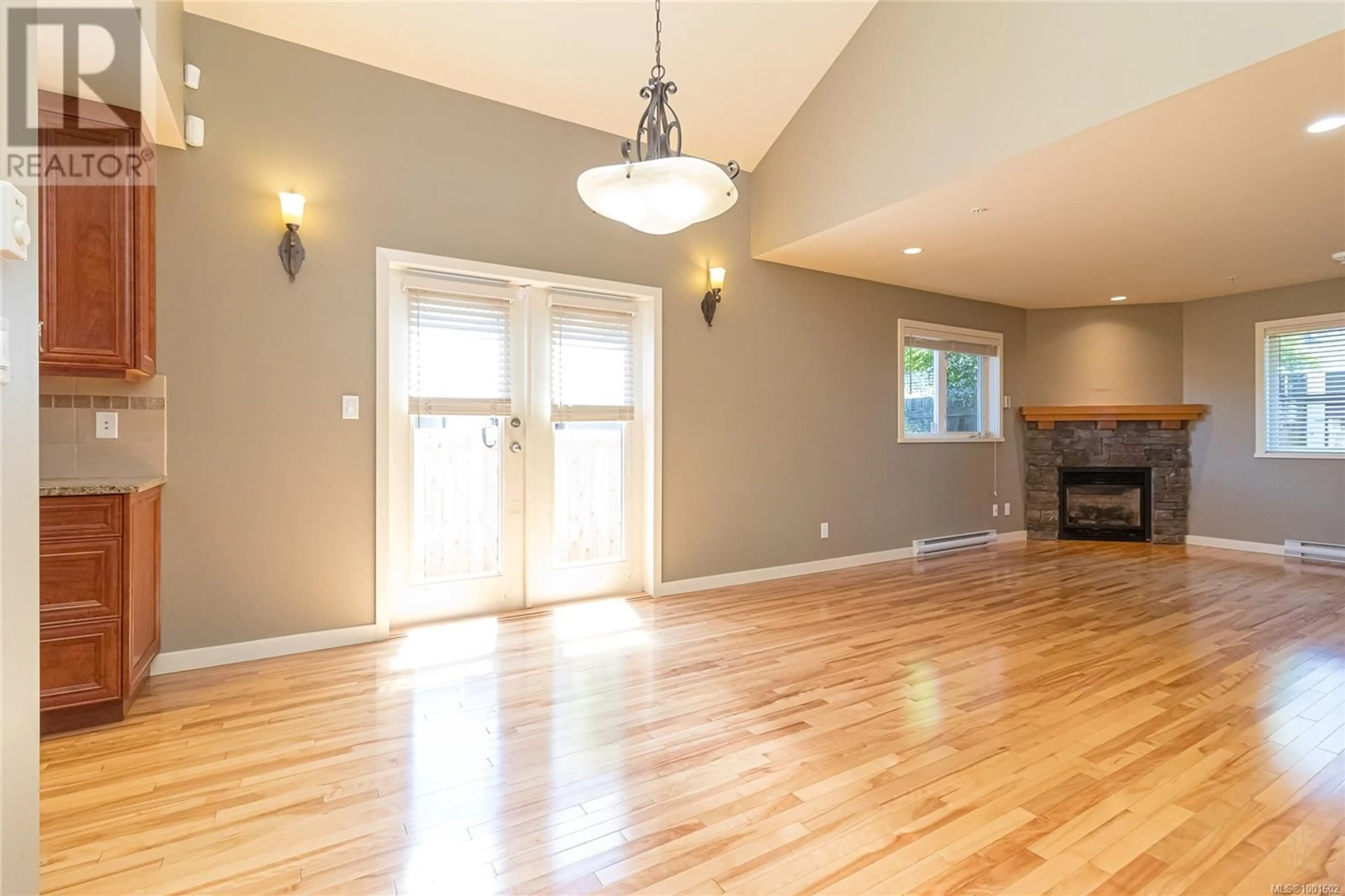 Unknown for 2 - 10134 THIRD STREET, Sidney British Columbia V8L3C2