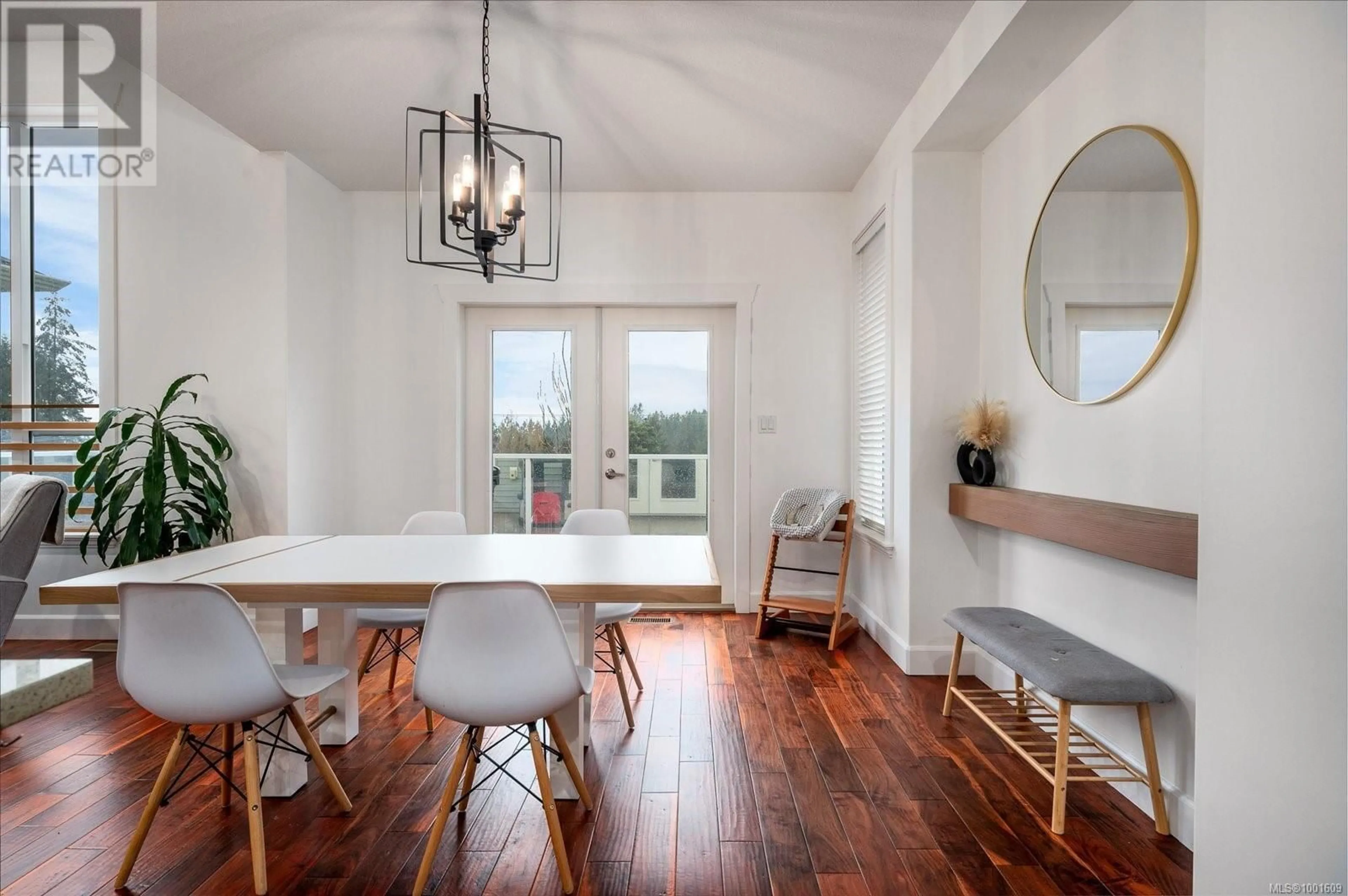 Dining room, wood/laminate floor for 4999 DUNN PLACE, Nanaimo British Columbia V9T6S9