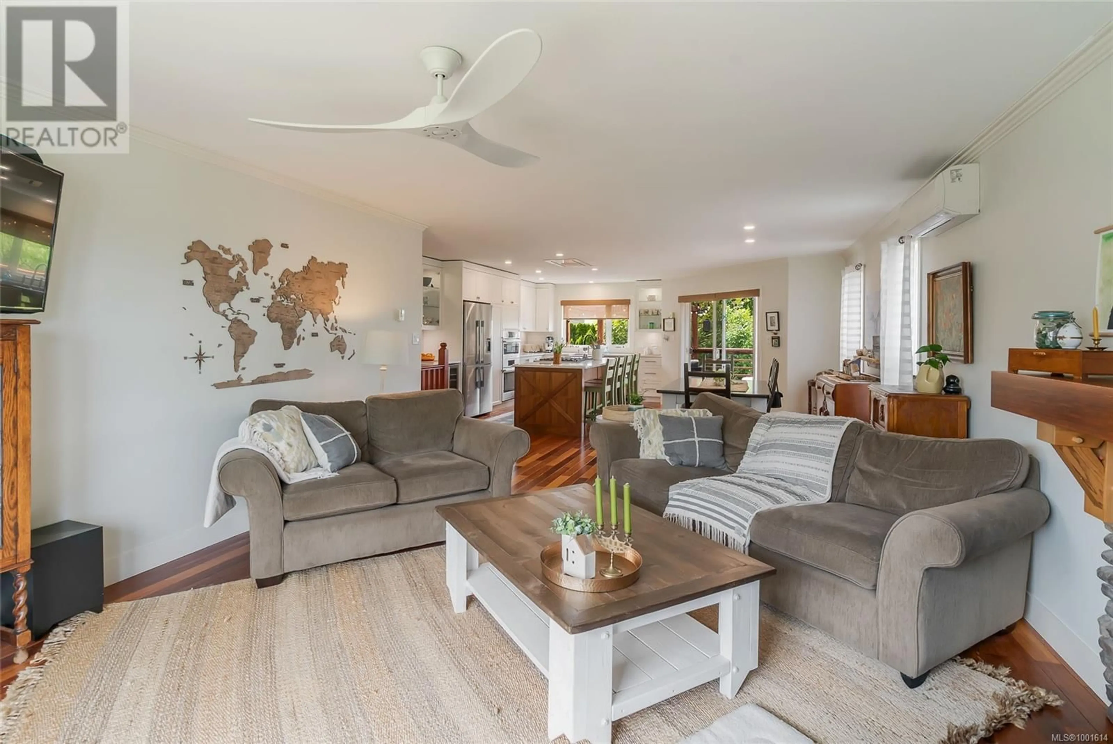 Living room with furniture, unknown for 2460 JOANNE DRIVE, Campbell River British Columbia V9H1V7