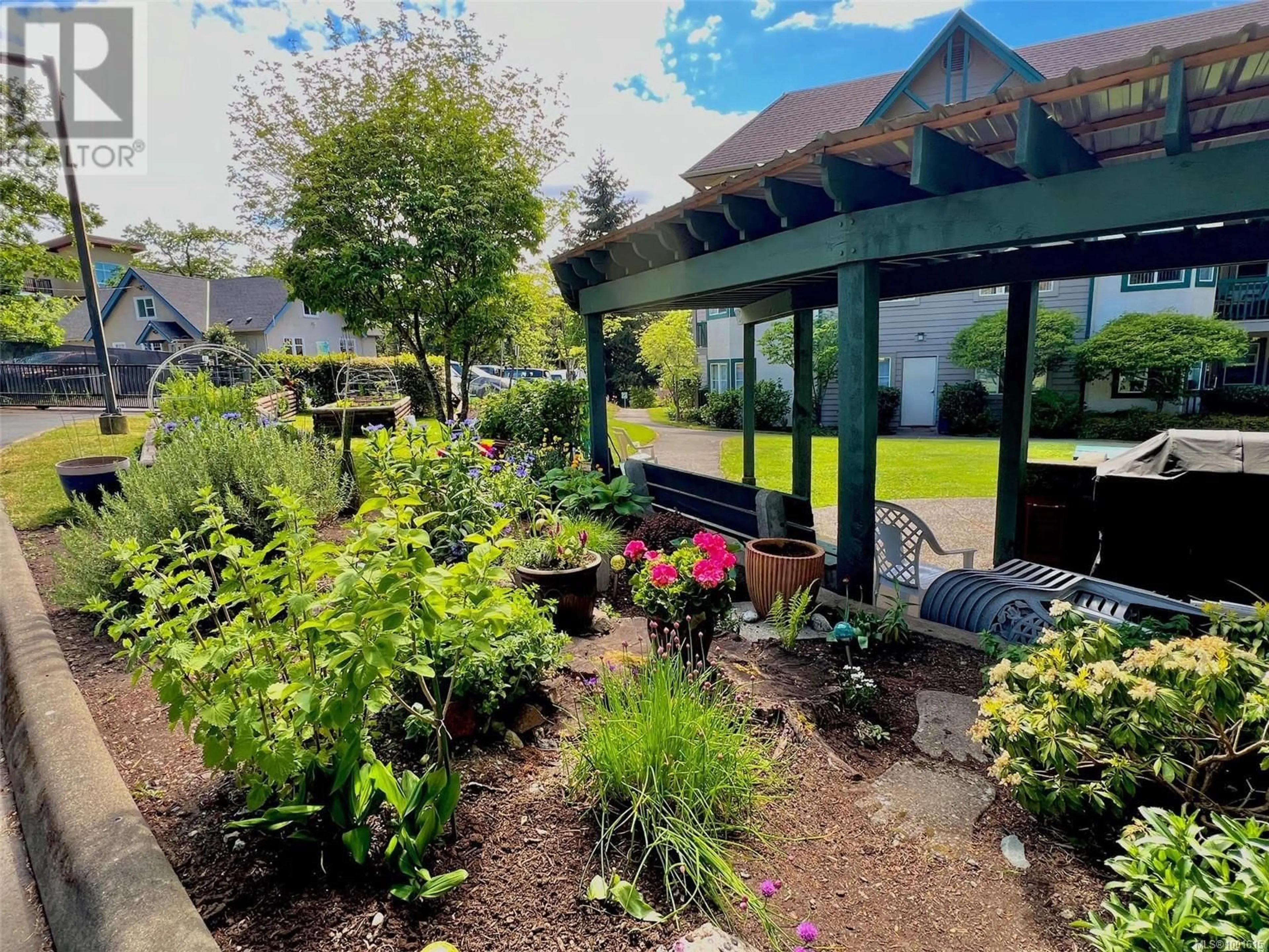 Patio, unknown for 317 - 290 ISLAND HIGHWAY, View Royal British Columbia V9B1G5