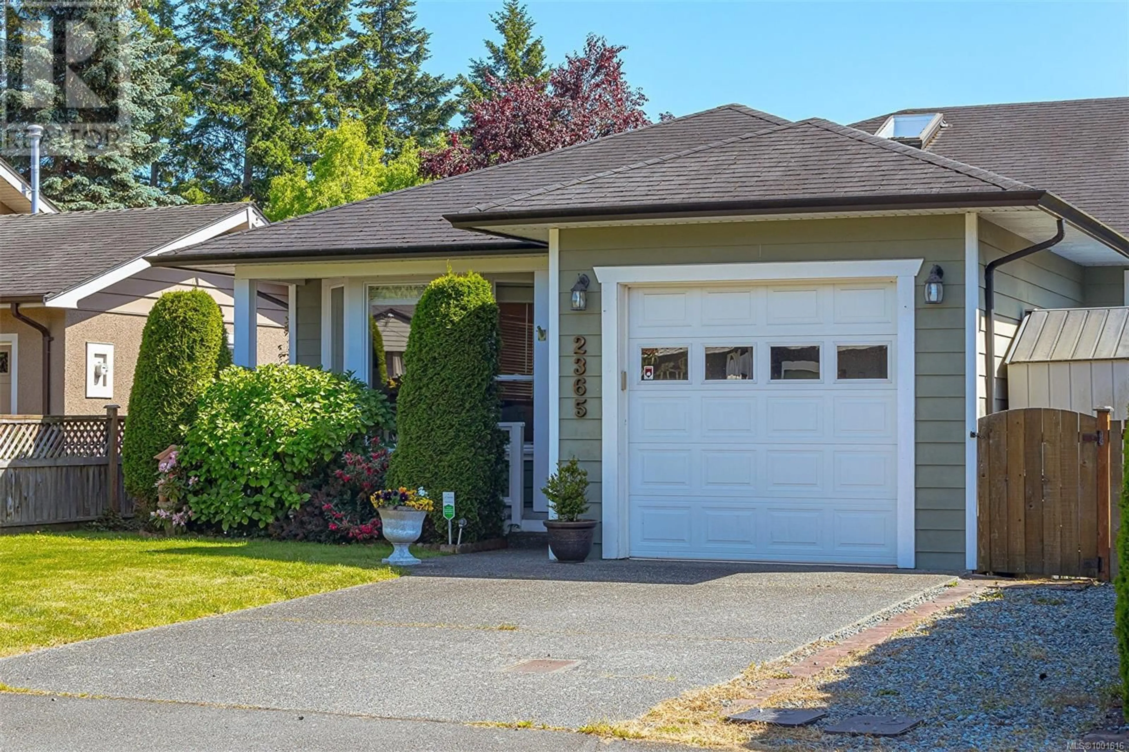 Home with vinyl exterior material, street for 2365 AMELIA AVENUE, Sidney British Columbia V8L2J1