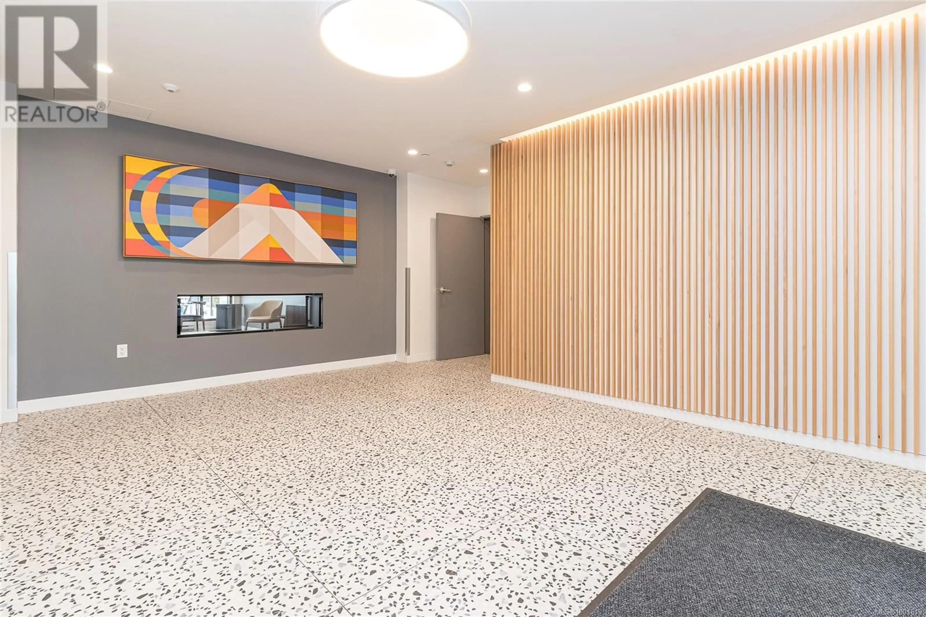 Indoor foyer for 502 - 1115 JOHNSON STREET, Victoria British Columbia V8V0H2