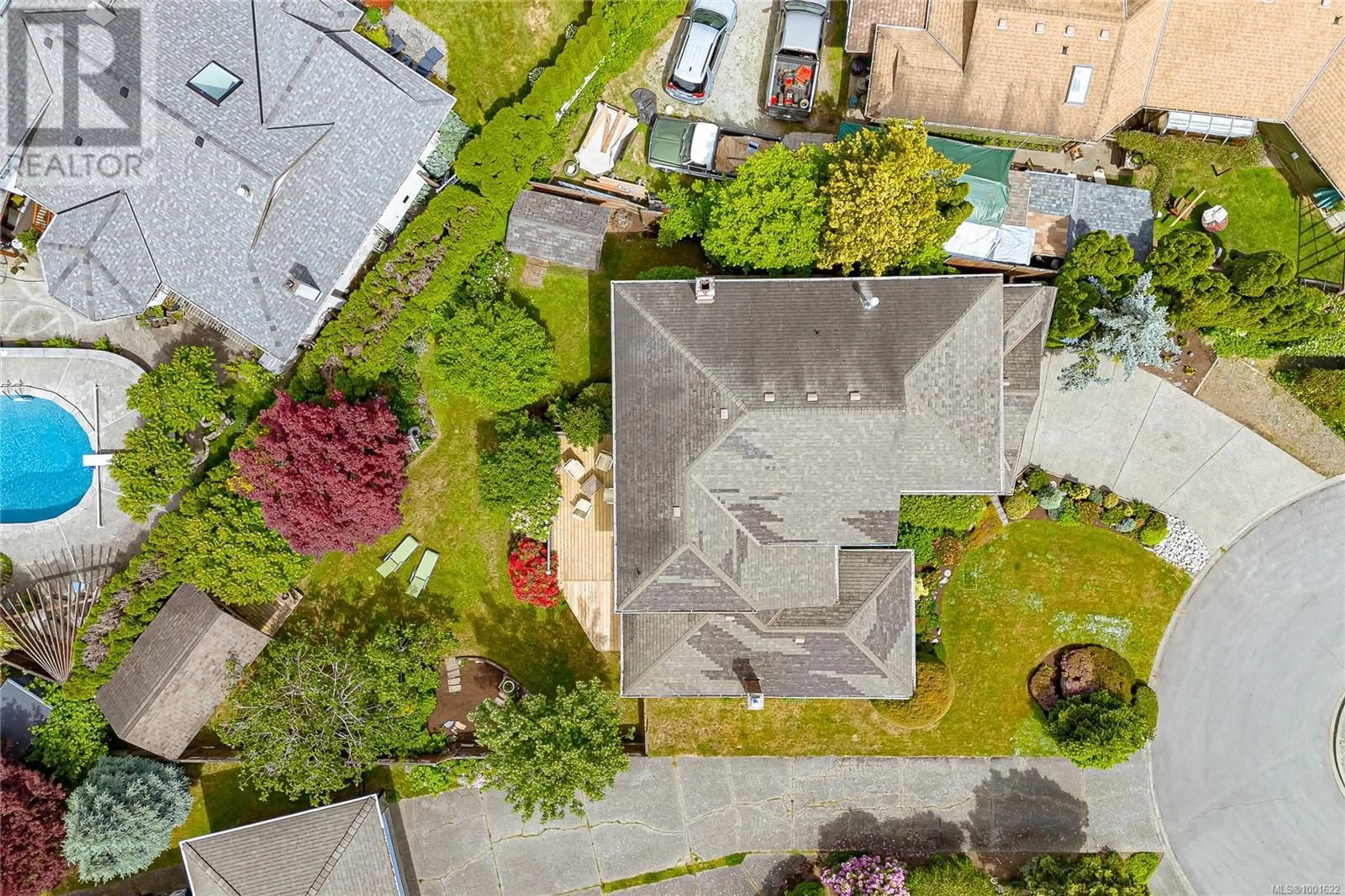 A pic from outside/outdoor area/front of a property/back of a property/a pic from drone, street for 6646 ANDLORR PLACE, Central Saanich British Columbia V8Z6X6