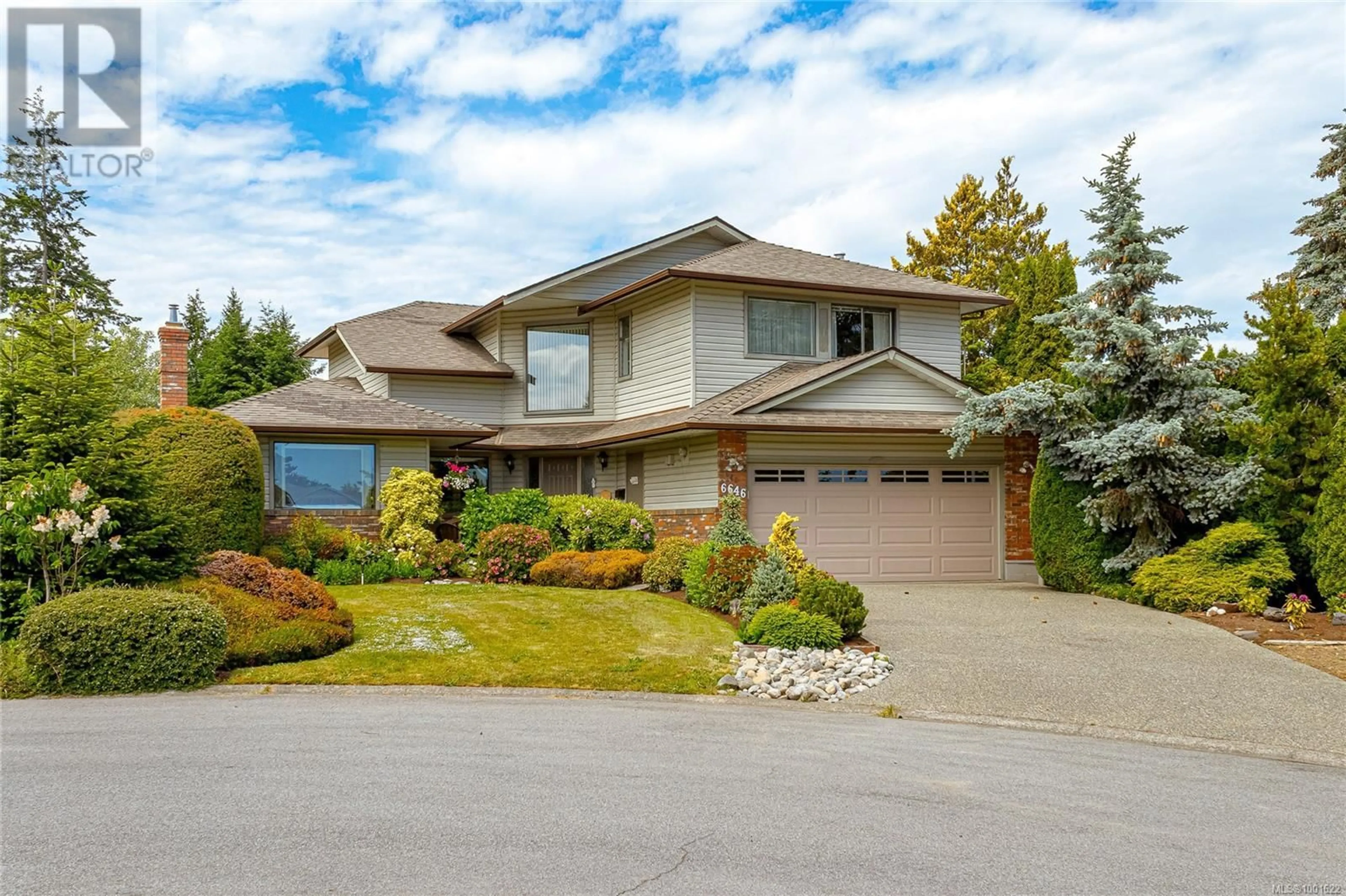 Home with vinyl exterior material, street for 6646 ANDLORR PLACE, Central Saanich British Columbia V8Z6X6