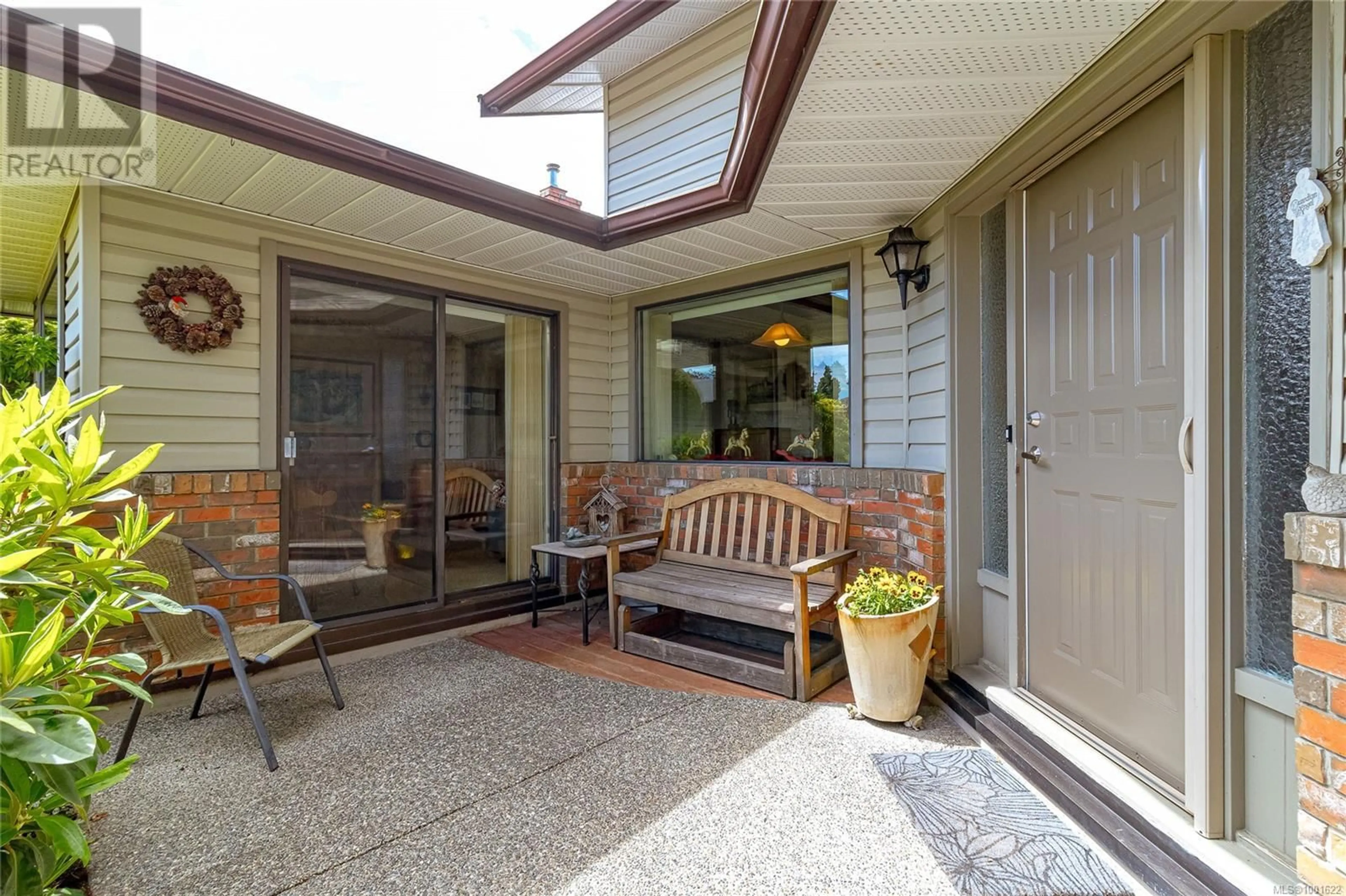 Patio, street for 6646 ANDLORR PLACE, Central Saanich British Columbia V8Z6X6