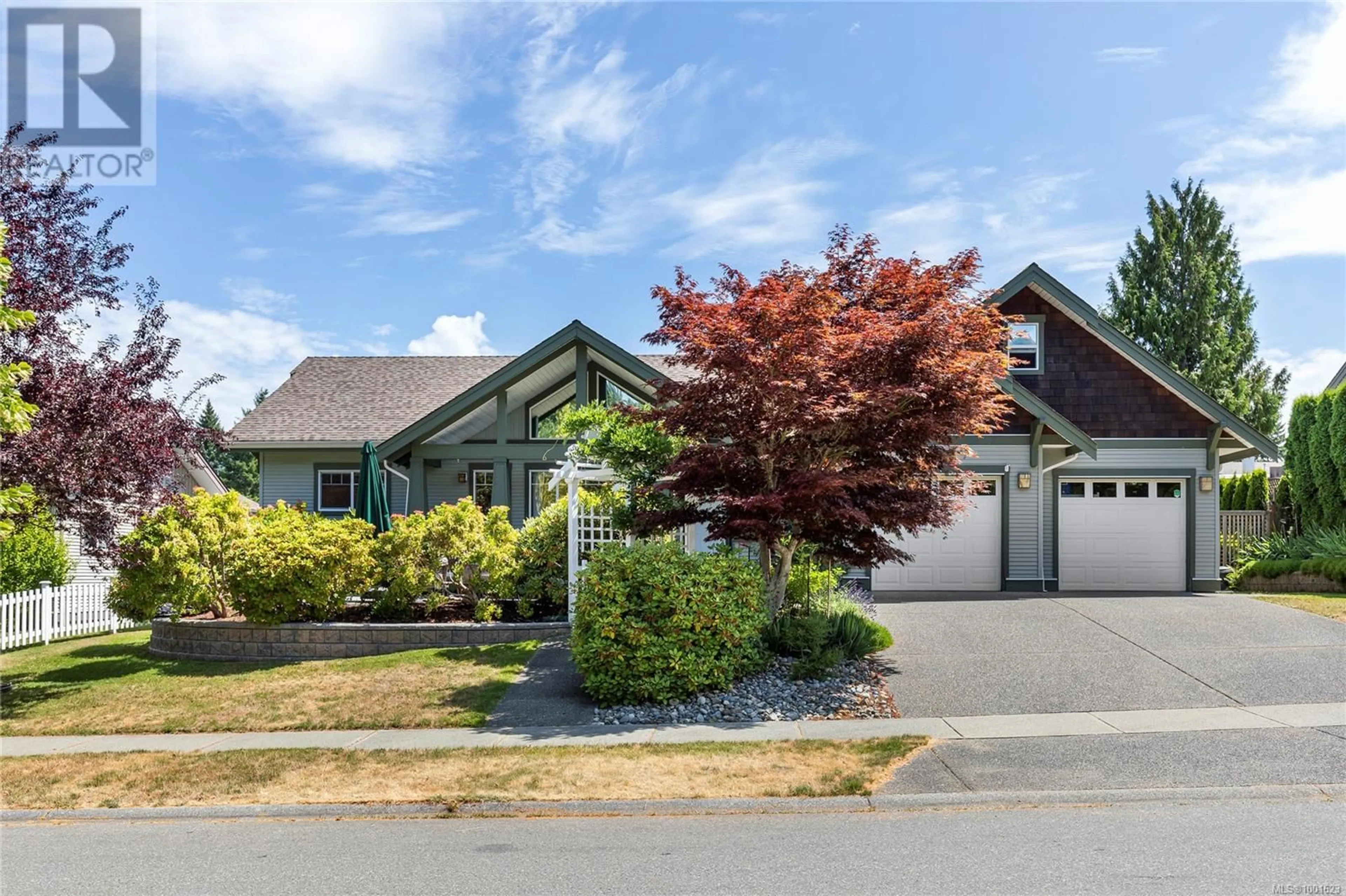 Home with vinyl exterior material, street for 604 LACOUVEE WAY, Qualicum Beach British Columbia V9K2S1