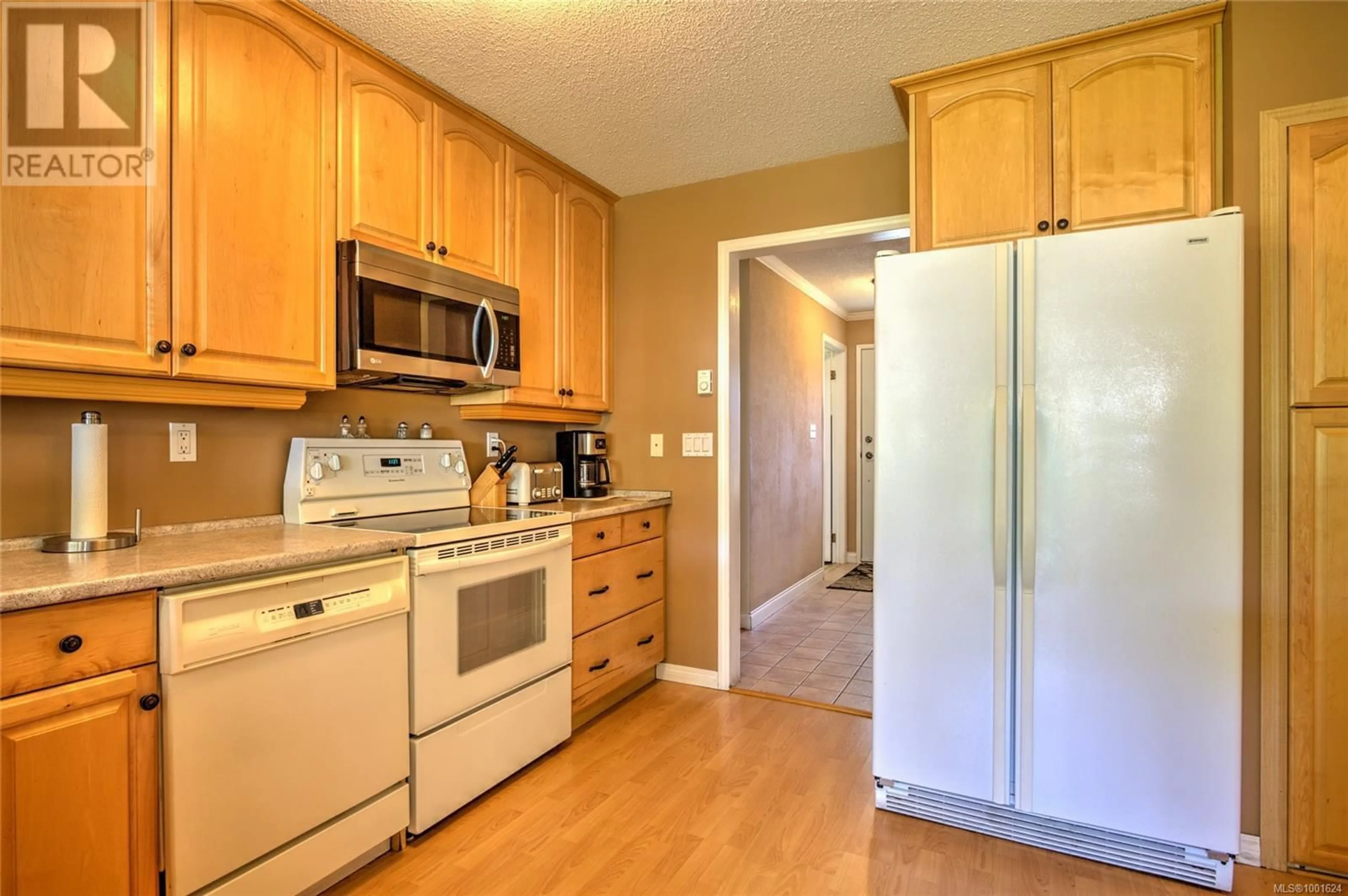 Standard kitchen, unknown for 2179 DUGGAN ROAD, Nanaimo British Columbia V9S5N9