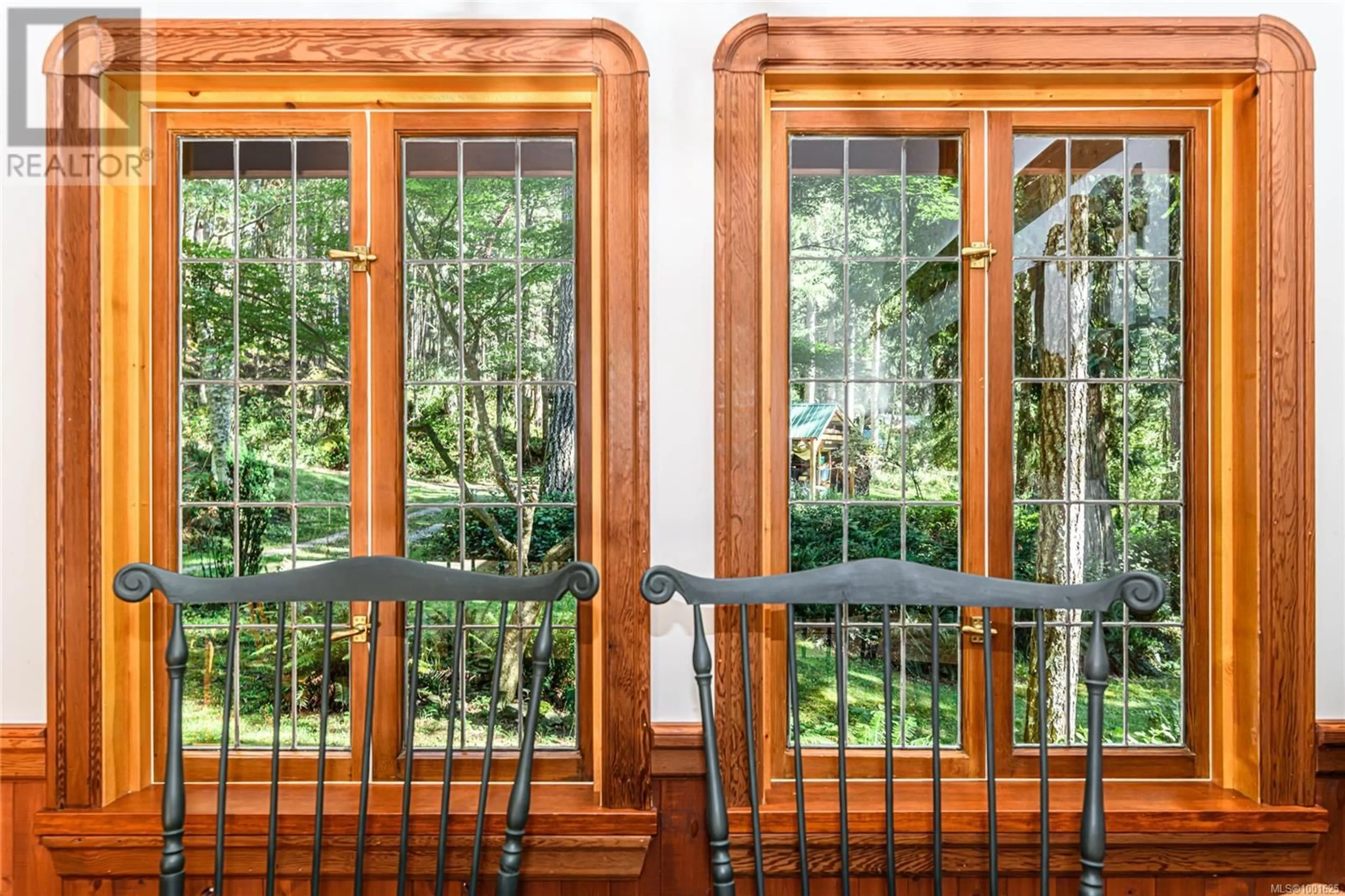 Indoor foyer for 189 HOREL ROAD WEST, Salt Spring British Columbia V8K2A4