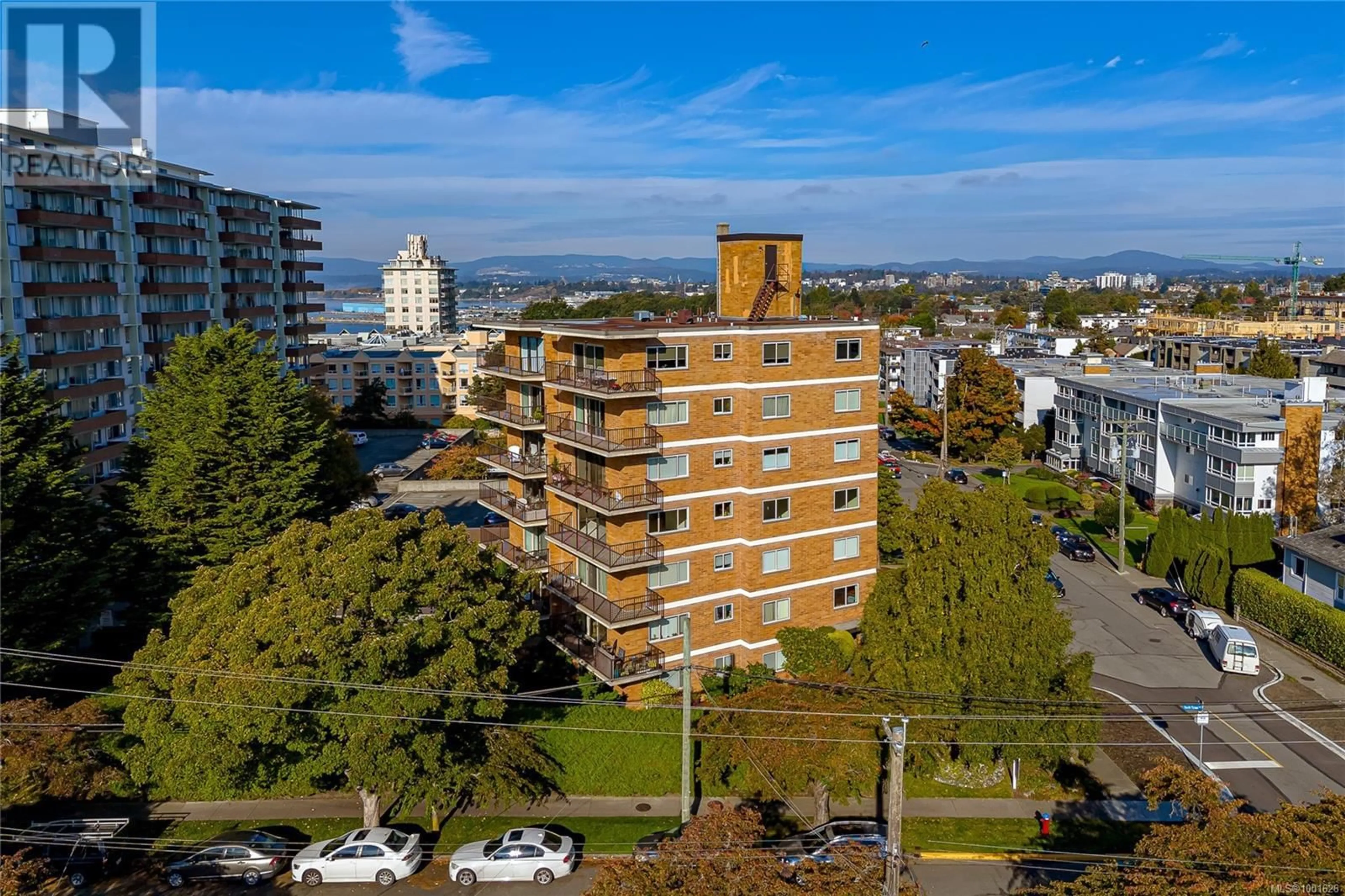 A pic from outside/outdoor area/front of a property/back of a property/a pic from drone, building for 601 - 36 SOUTH TURNER STREET, Victoria British Columbia V8V2J6