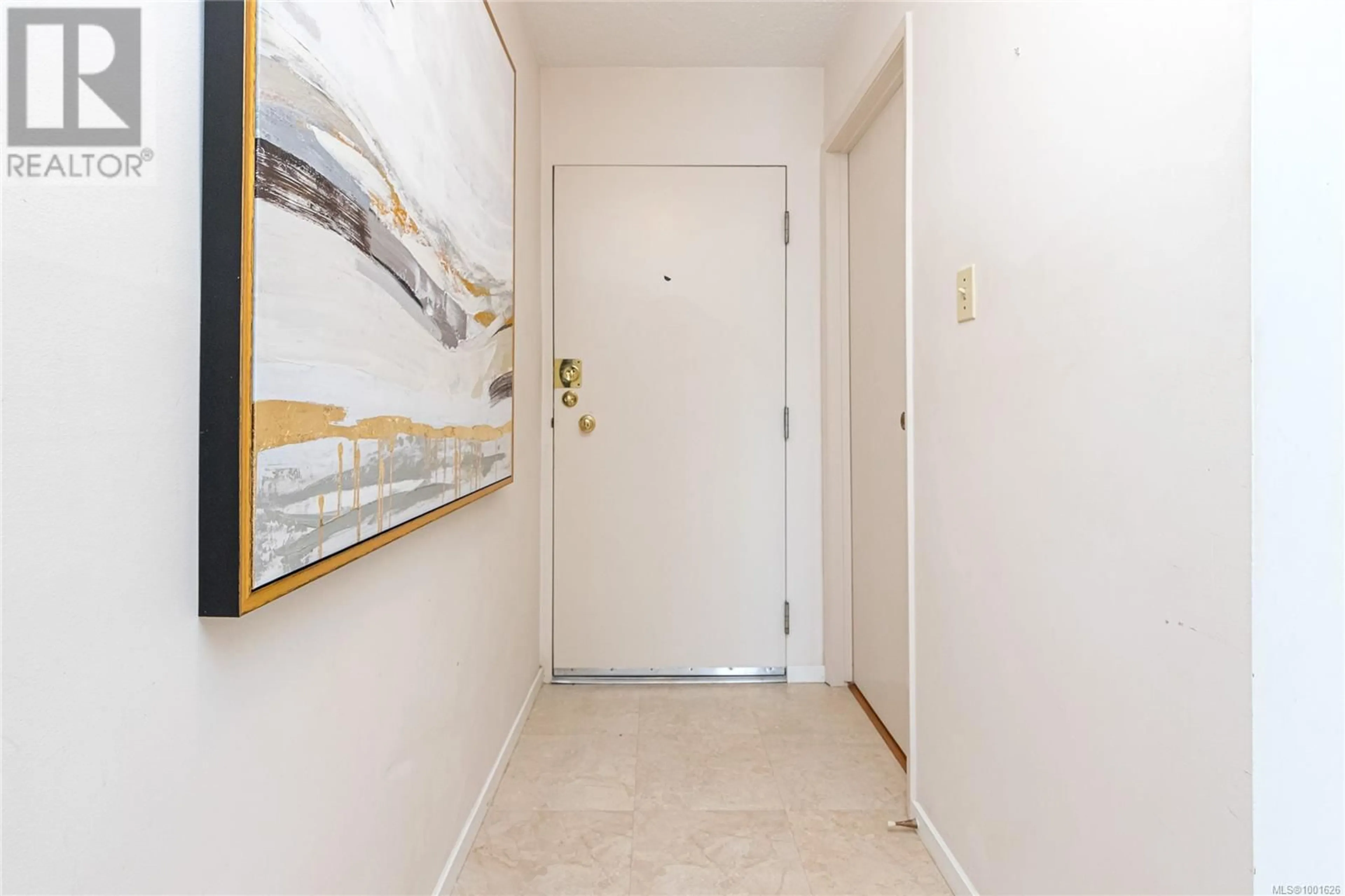 Indoor entryway for 601 - 36 SOUTH TURNER STREET, Victoria British Columbia V8V2J6