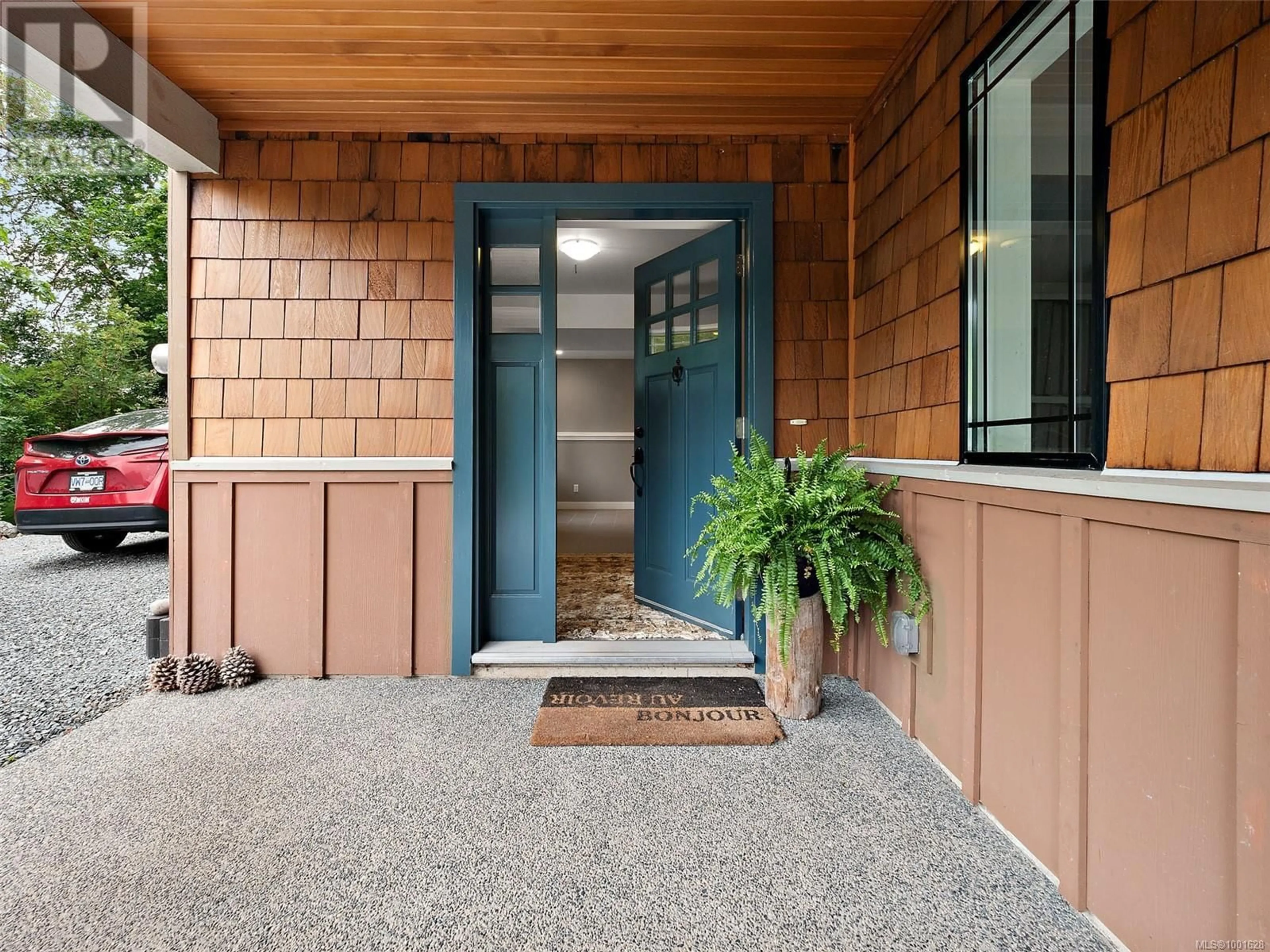 Indoor entryway for 2451 KOKSILAH ROAD, Duncan British Columbia V9L6M7