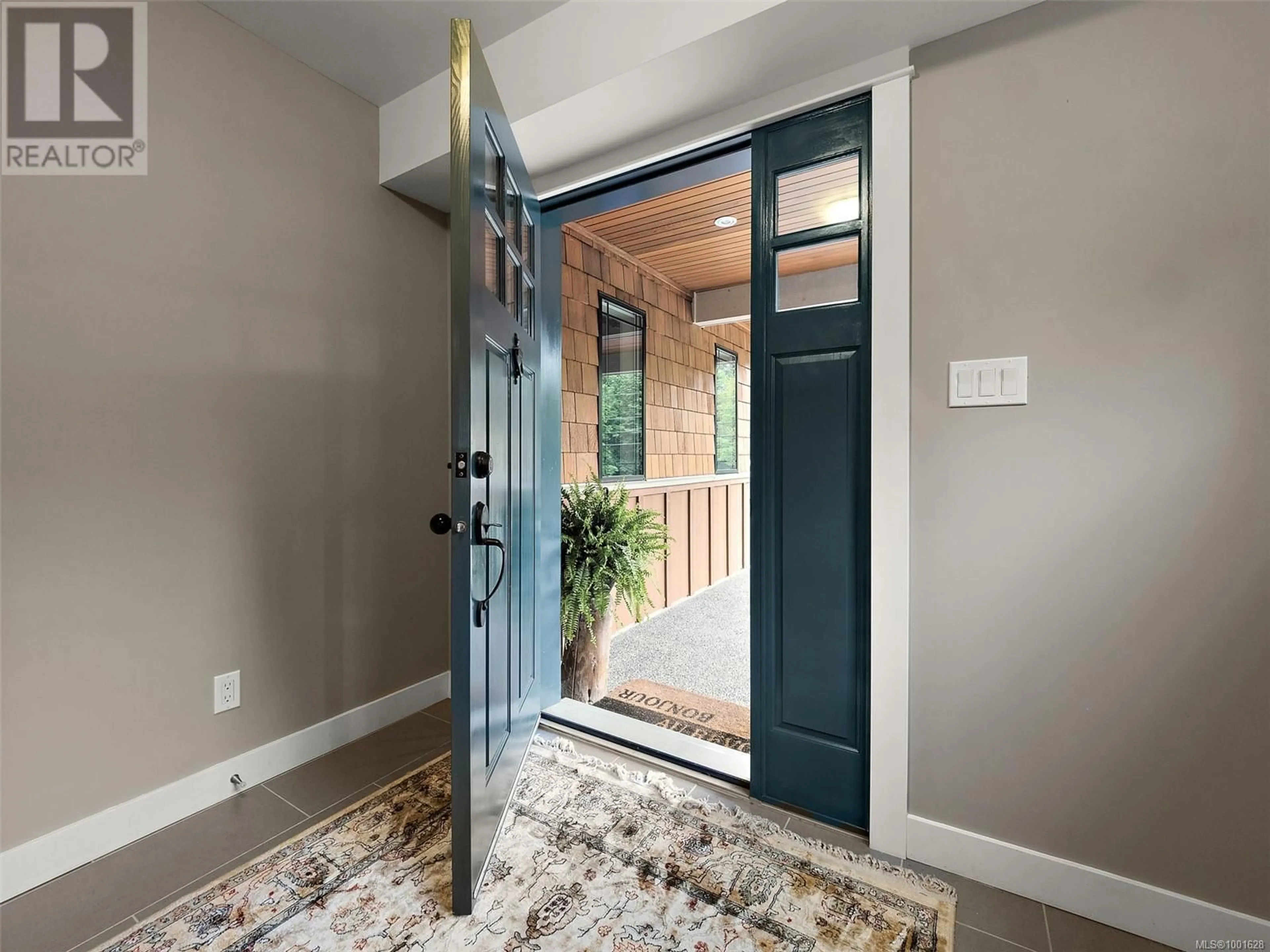 Indoor entryway for 2451 KOKSILAH ROAD, Duncan British Columbia V9L6M7