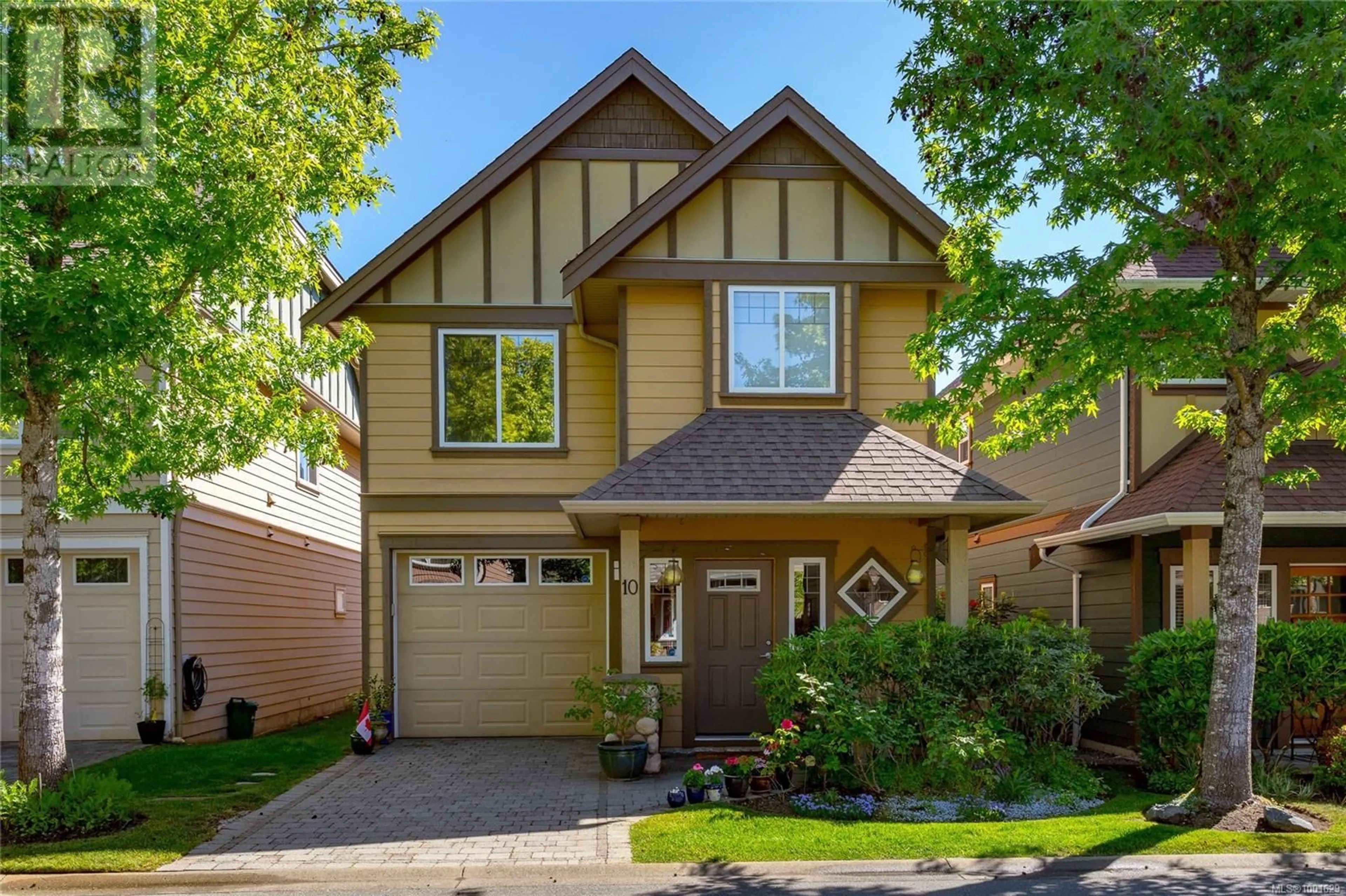 Home with vinyl exterior material, street for 10 - 2210 SOOKE ROAD, Colwood British Columbia V9B0E4