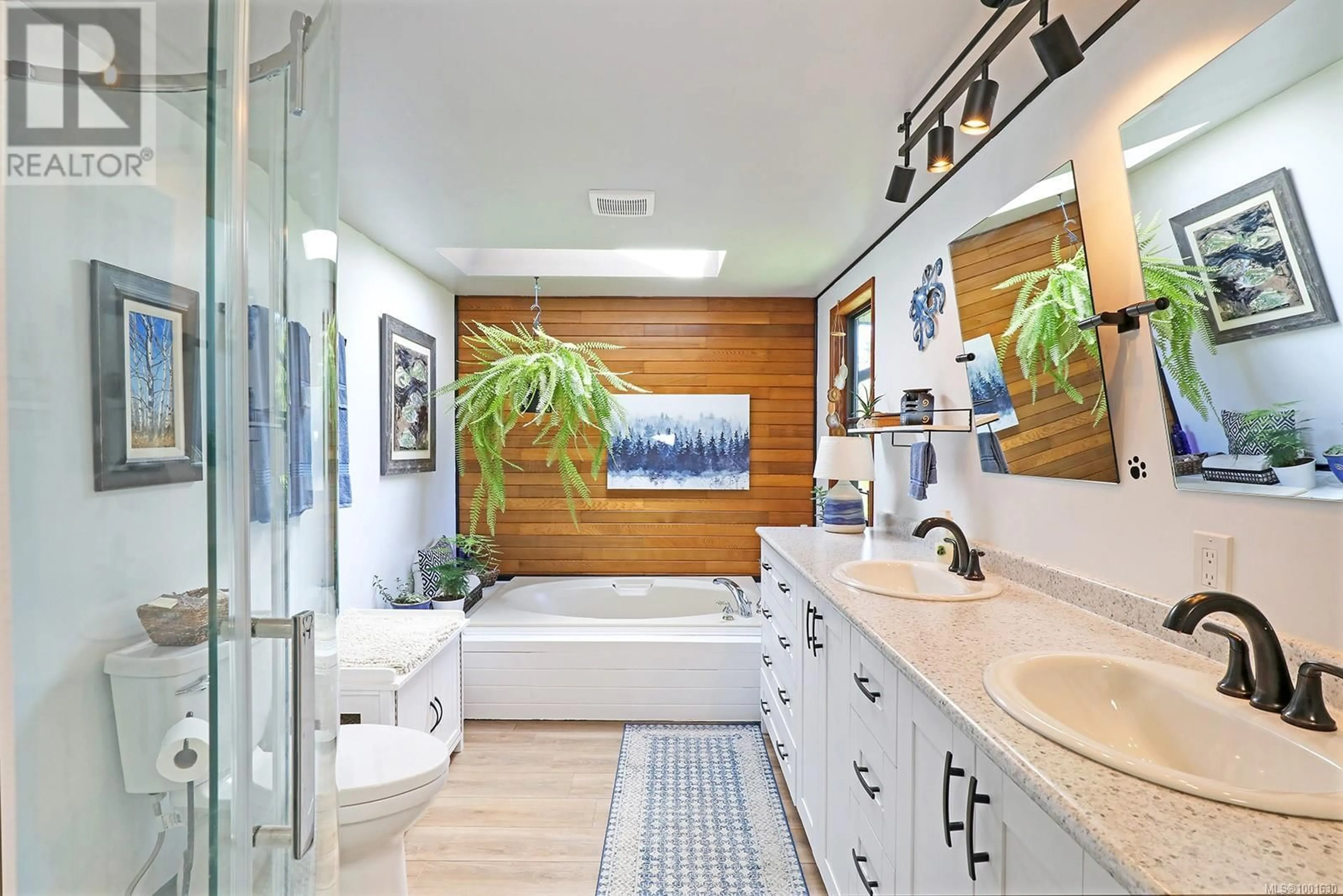 Contemporary bathroom, ceramic/tile floor for 2897 CALEDON CRESCENT, Courtenay British Columbia V9N7E1