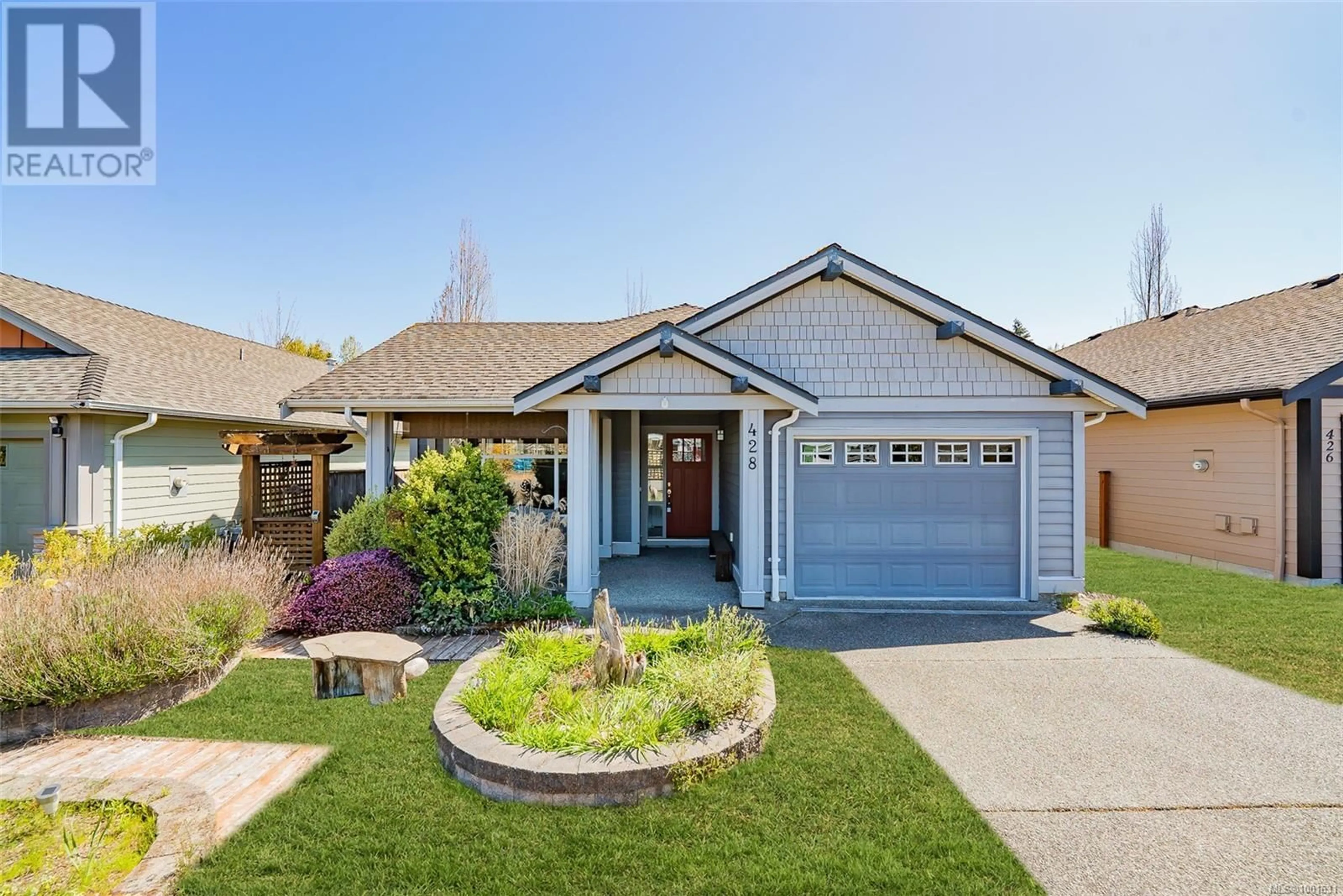 Home with vinyl exterior material, street for 428 DAY PLACE, Parksville British Columbia V9P1Z6