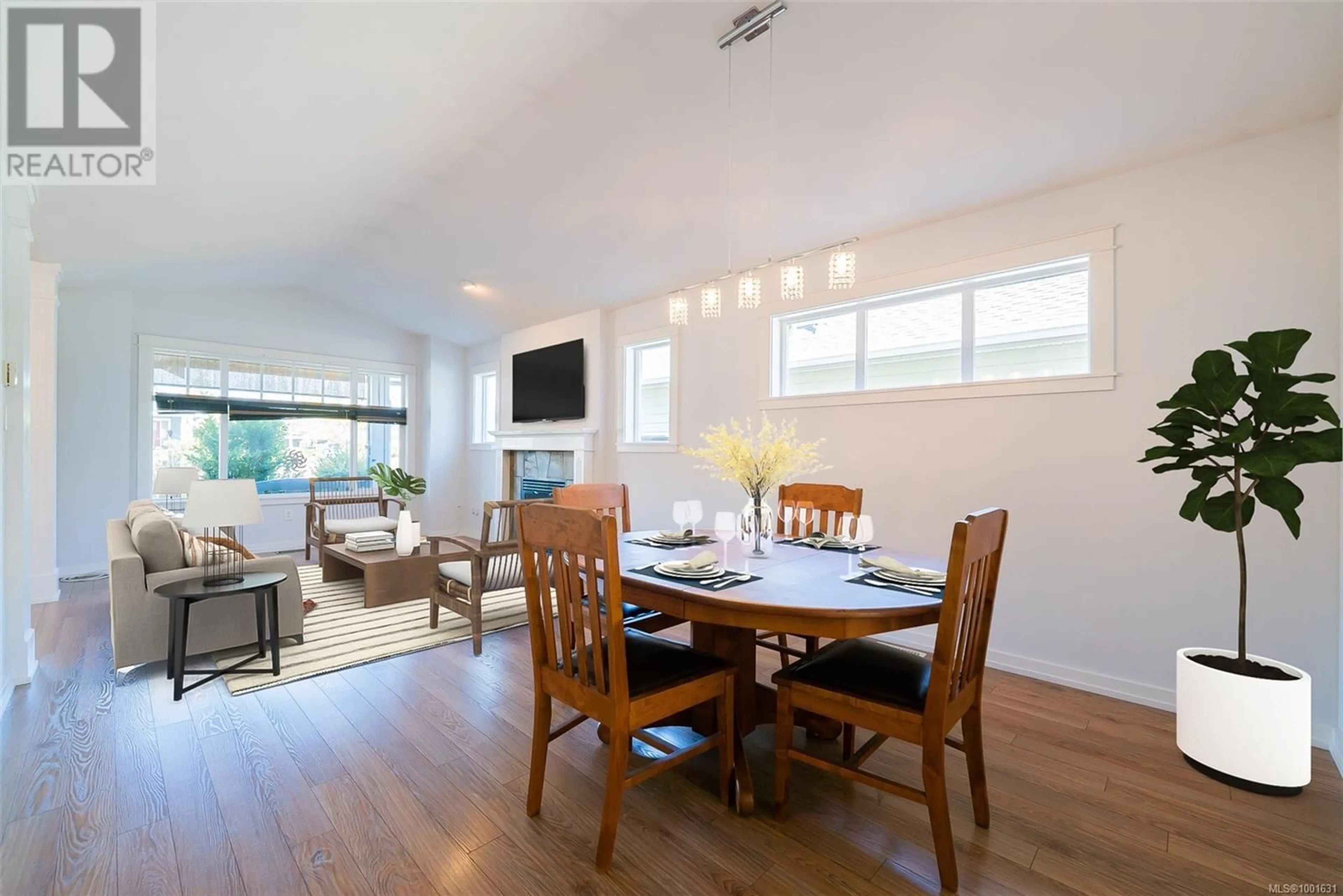Dining room, wood/laminate floor for 428 DAY PLACE, Parksville British Columbia V9P1Z6