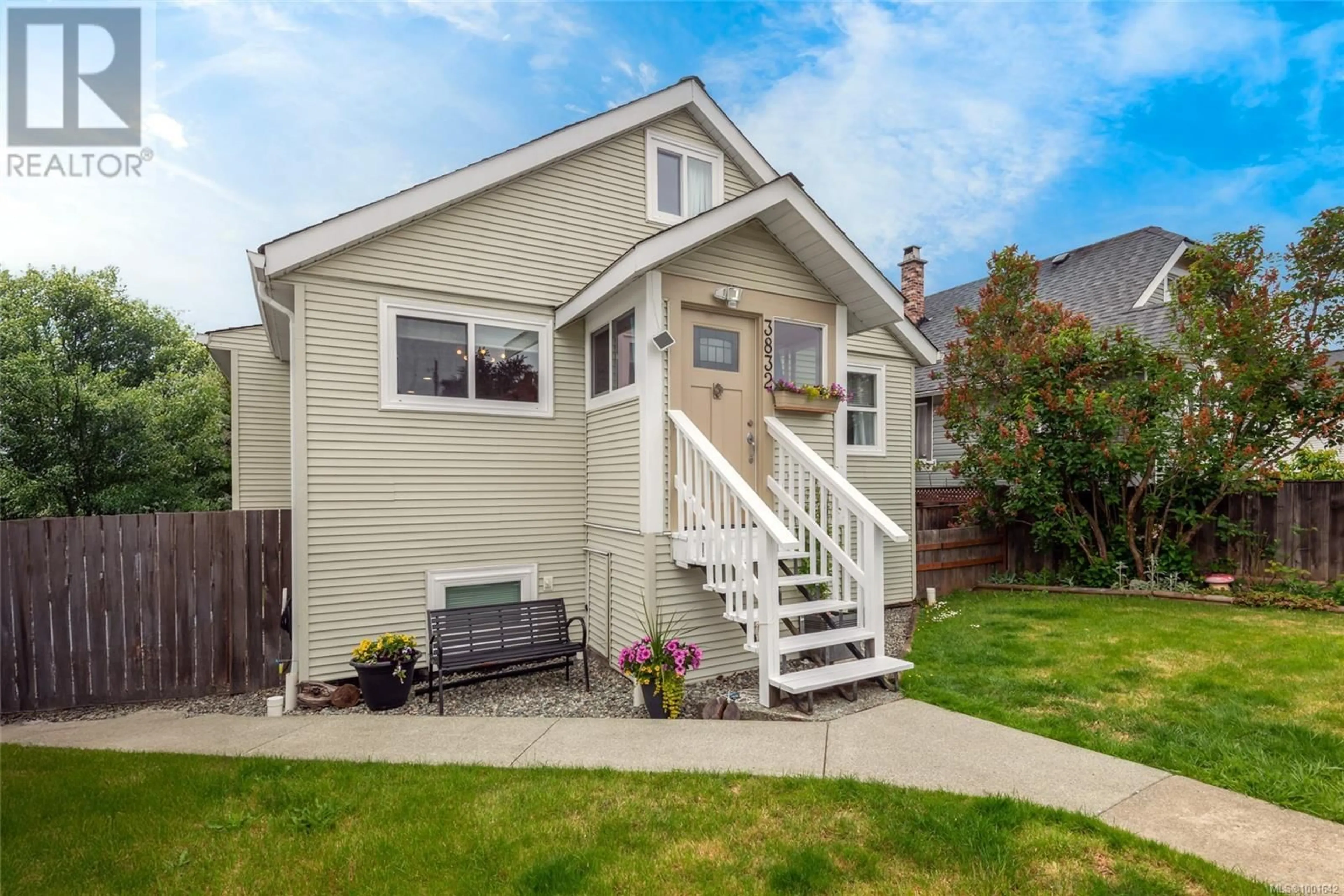 Home with vinyl exterior material, street for 3832 7TH AVENUE, Port Alberni British Columbia V9Y4P2