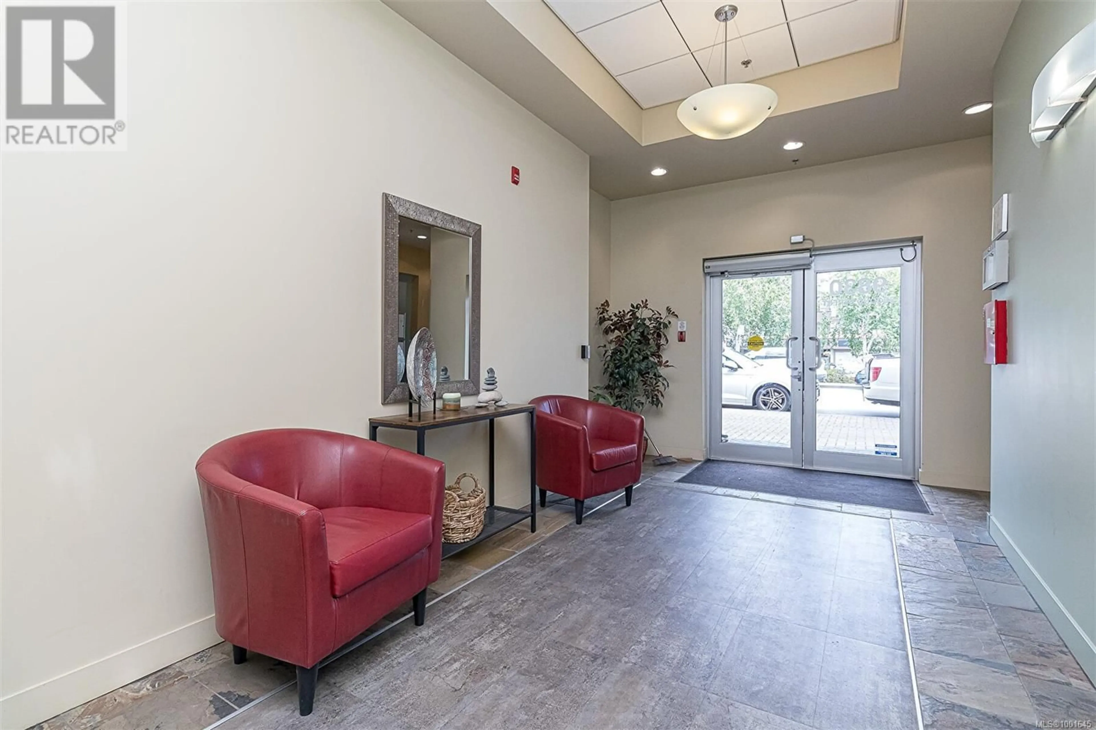 Indoor foyer for 402 - 9830 SECOND STREET, Sidney British Columbia V8L3C6