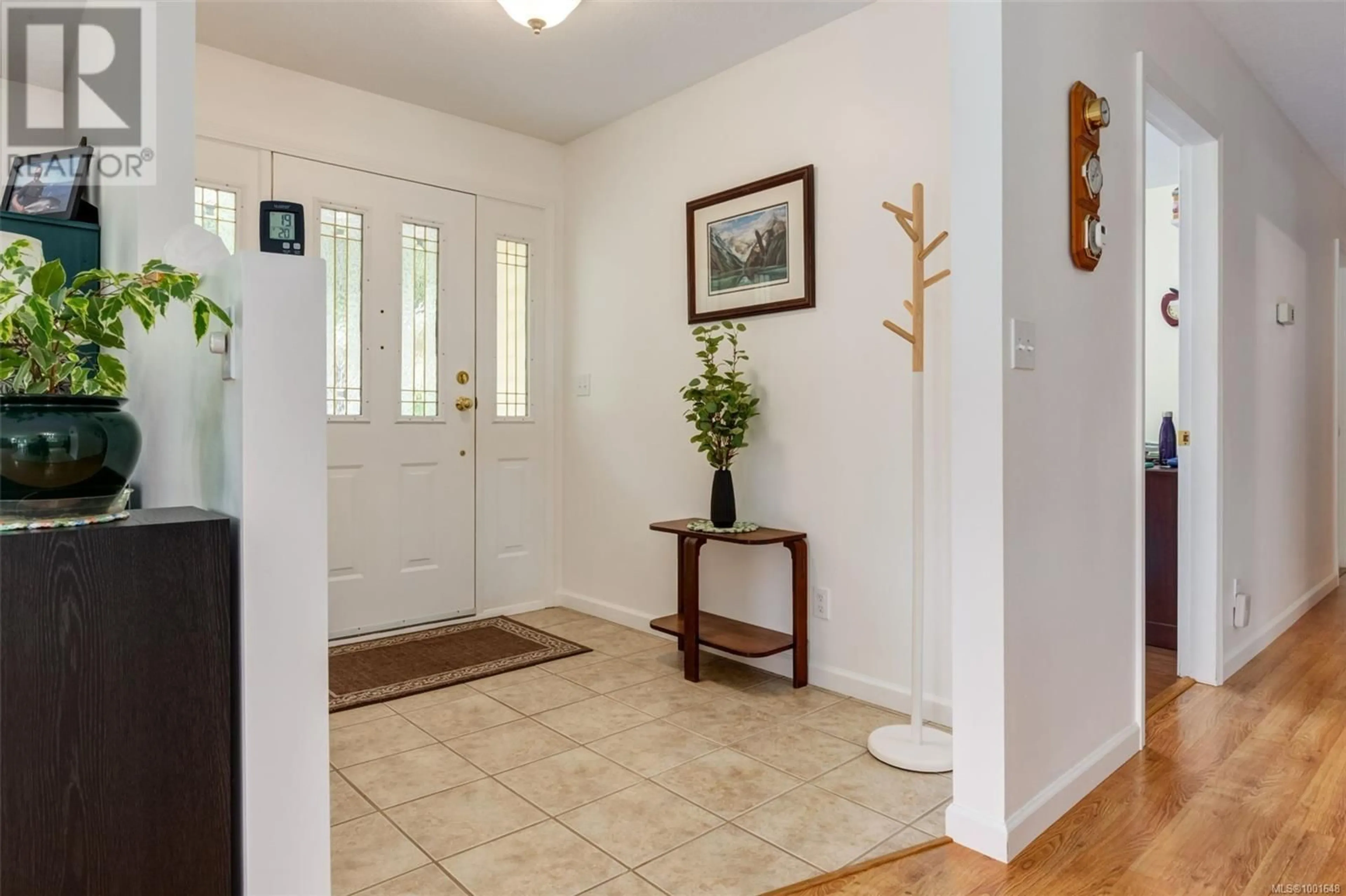 Indoor entryway for 1760 WOOBANK ROAD, Nanaimo British Columbia V9X1G8