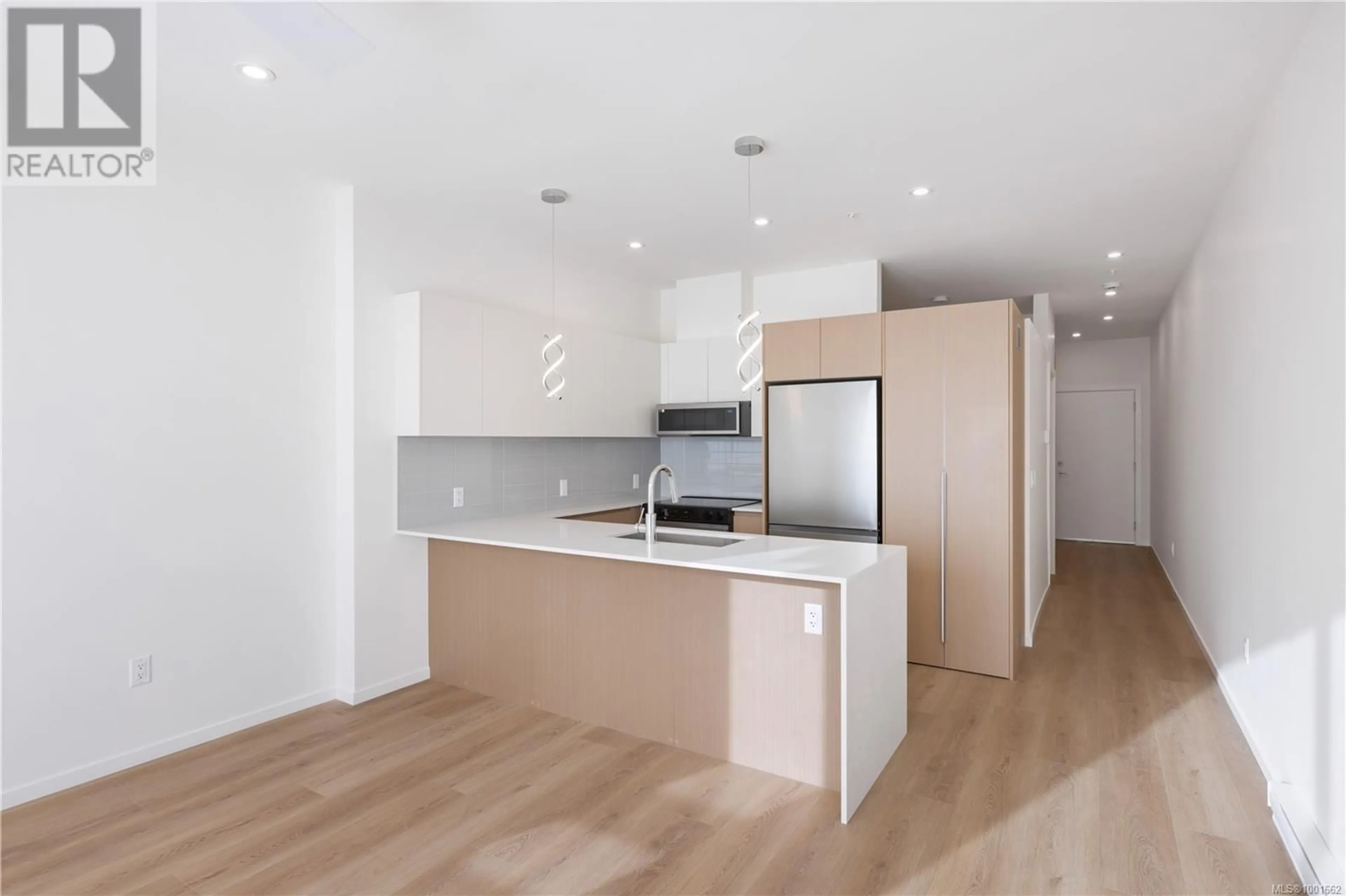 Open concept kitchen, wood/laminate floor for 217 - 2374 OAKVILLE AVENUE, Sidney British Columbia V8L1V5