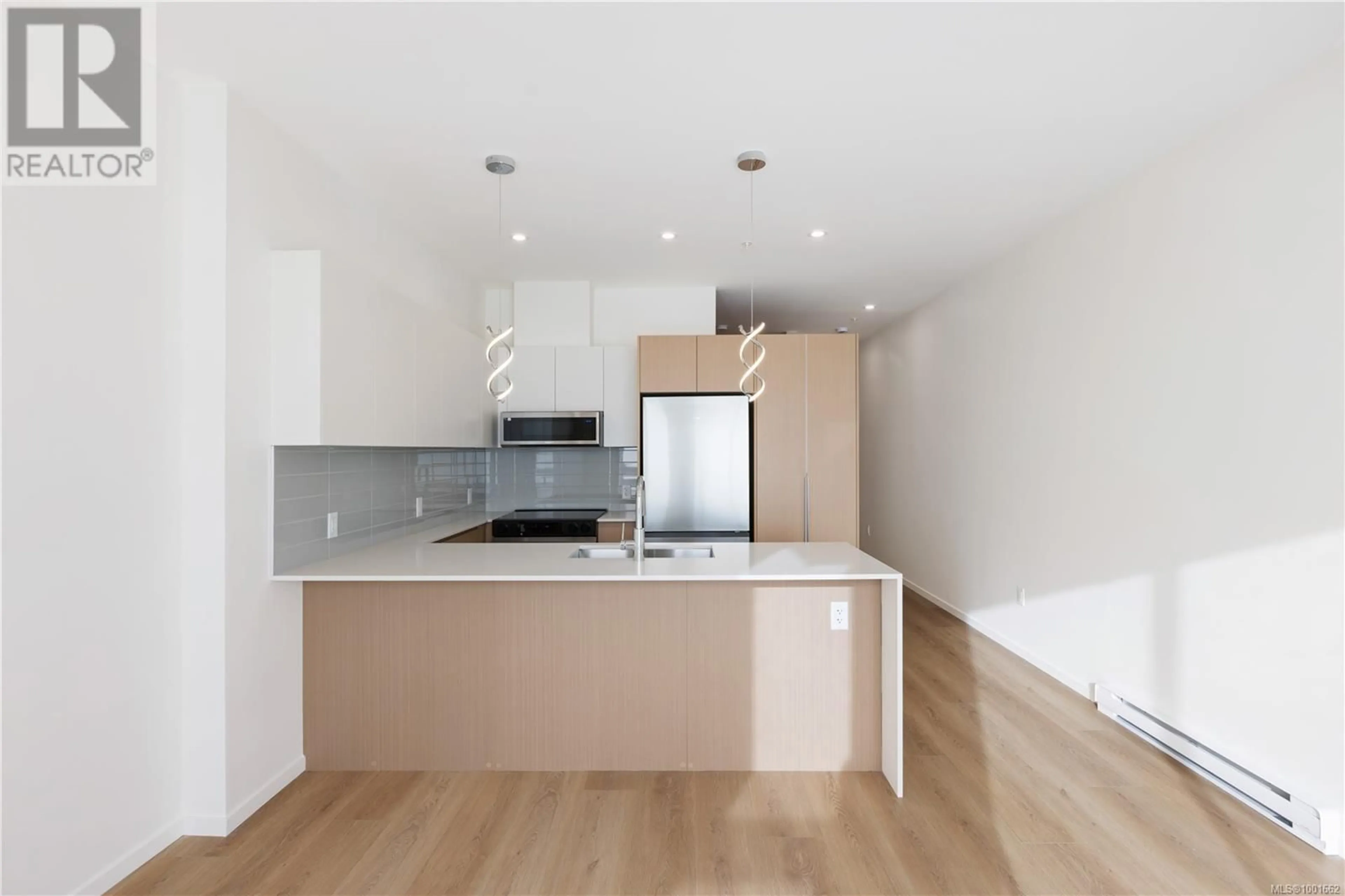 Open concept kitchen, wood/laminate floor for 217 - 2374 OAKVILLE AVENUE, Sidney British Columbia V8L1V5