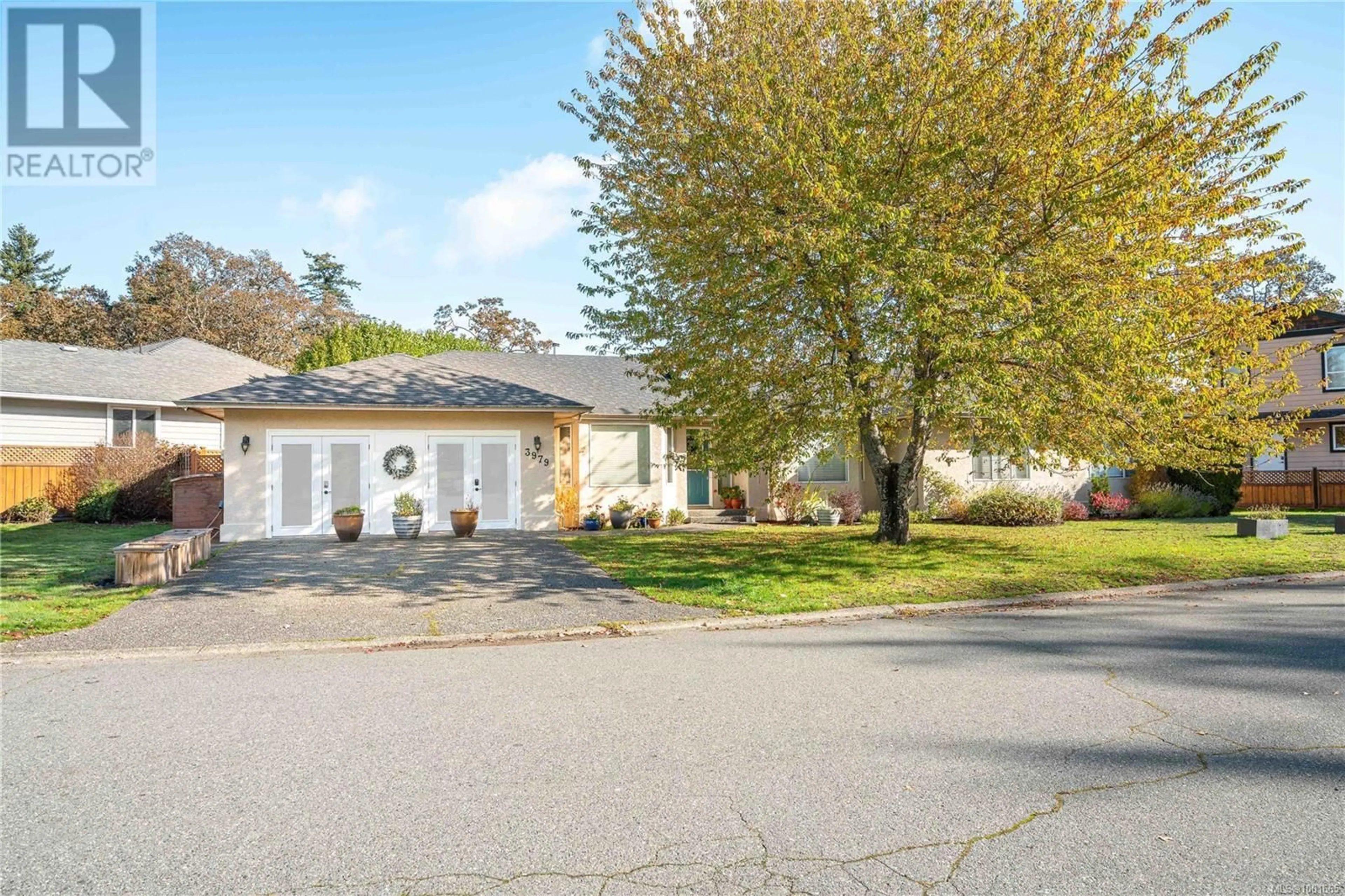 A pic from outside/outdoor area/front of a property/back of a property/a pic from drone, street for 3979 BLUE RIDGE PLACE, Saanich British Columbia V8Z2V3