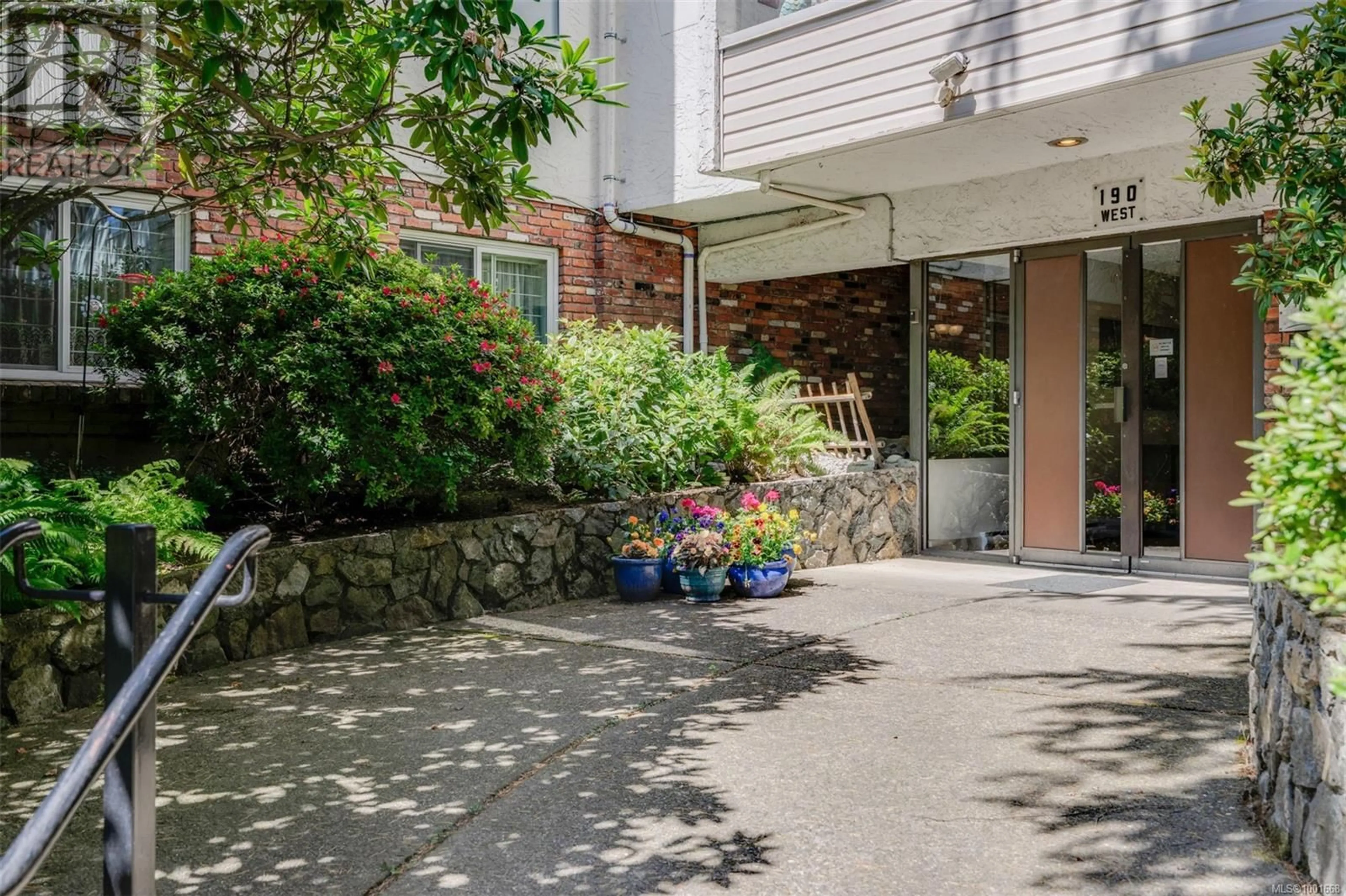 Patio, street for 301 - 190 GORGE ROAD WEST, Victoria British Columbia V9A1M4
