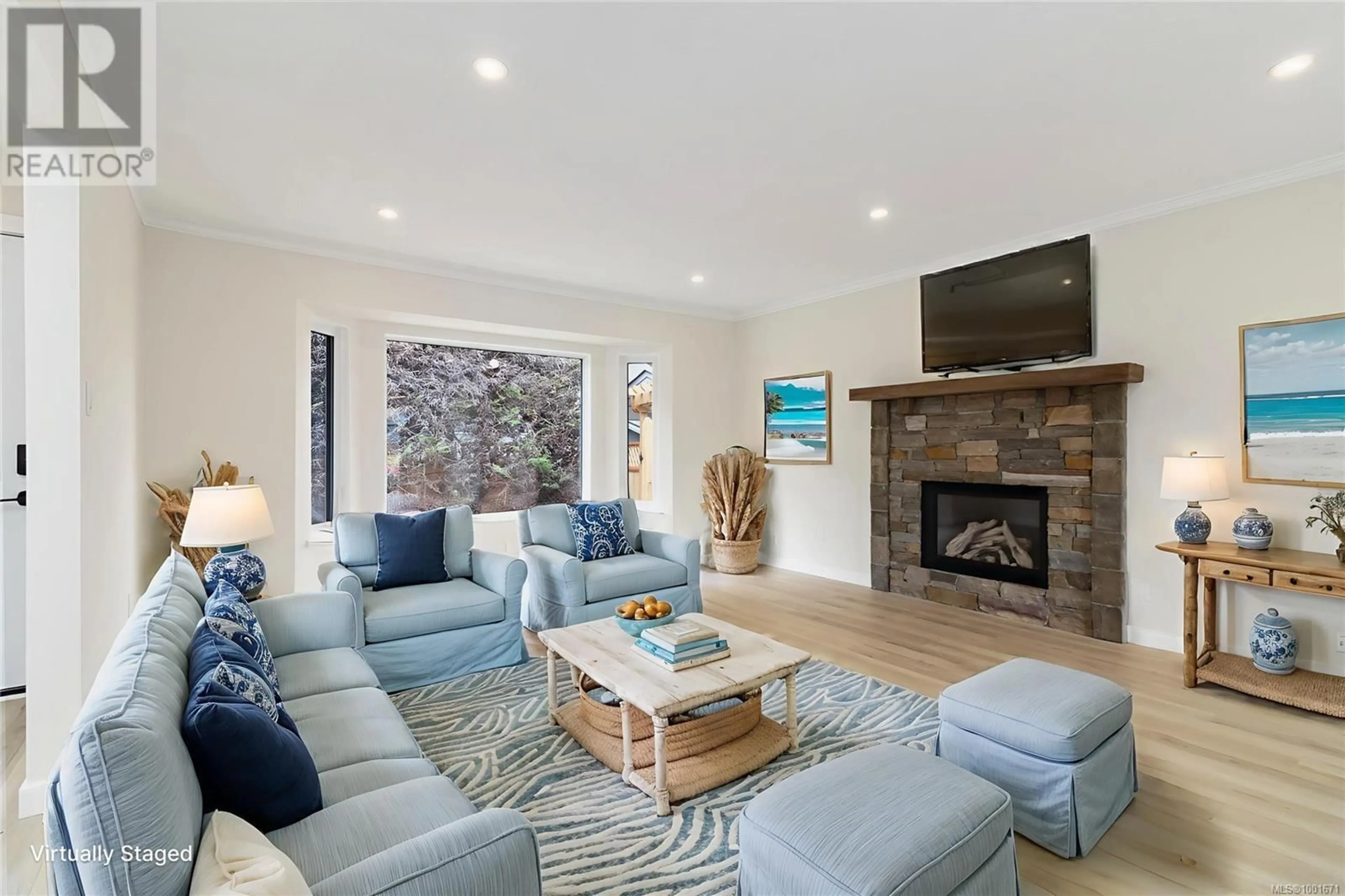 Living room with furniture, unknown for 356 CAMPBELL STREET, Duncan British Columbia V9L3H8