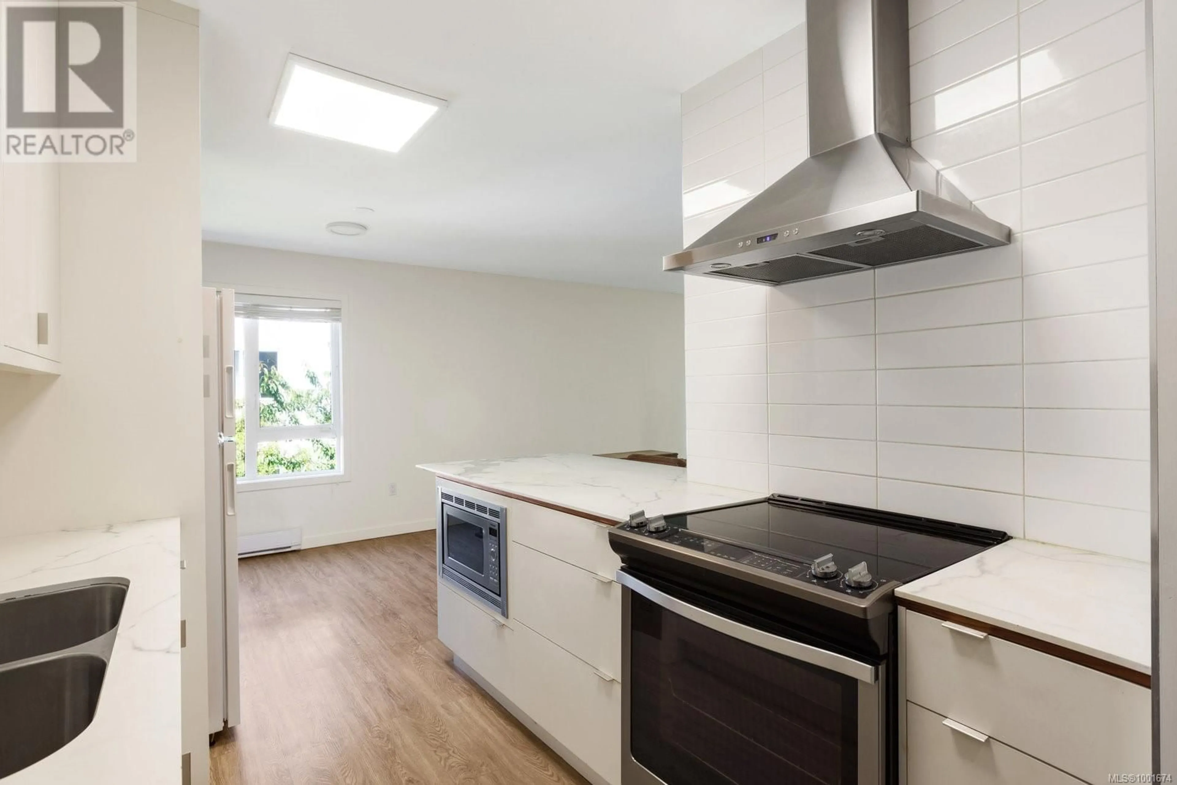 Standard kitchen, unknown for 405 - 1170 ROCKLAND AVENUE, Victoria British Columbia V8V3H7