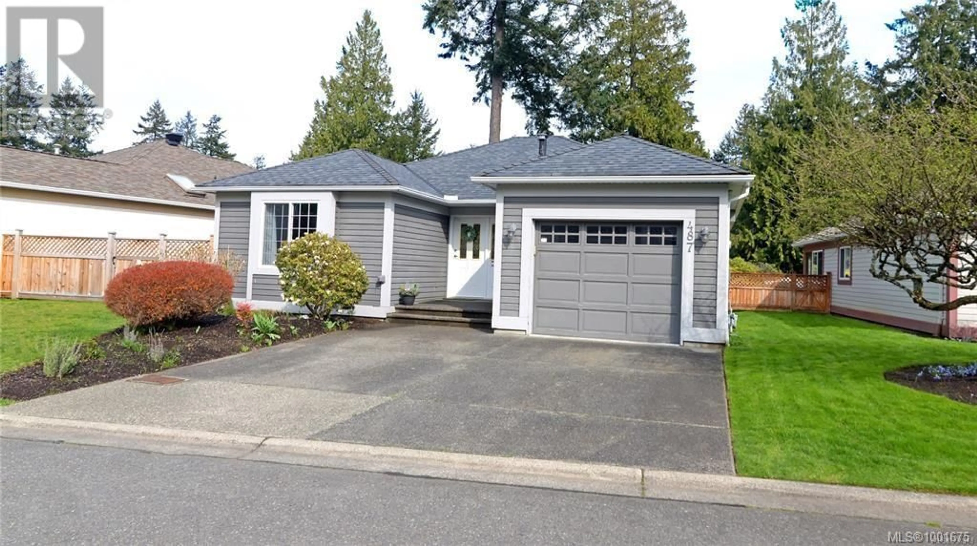 Home with vinyl exterior material, street for 487 SEAWARD WAY, Qualicum Beach British Columbia V9K1T8